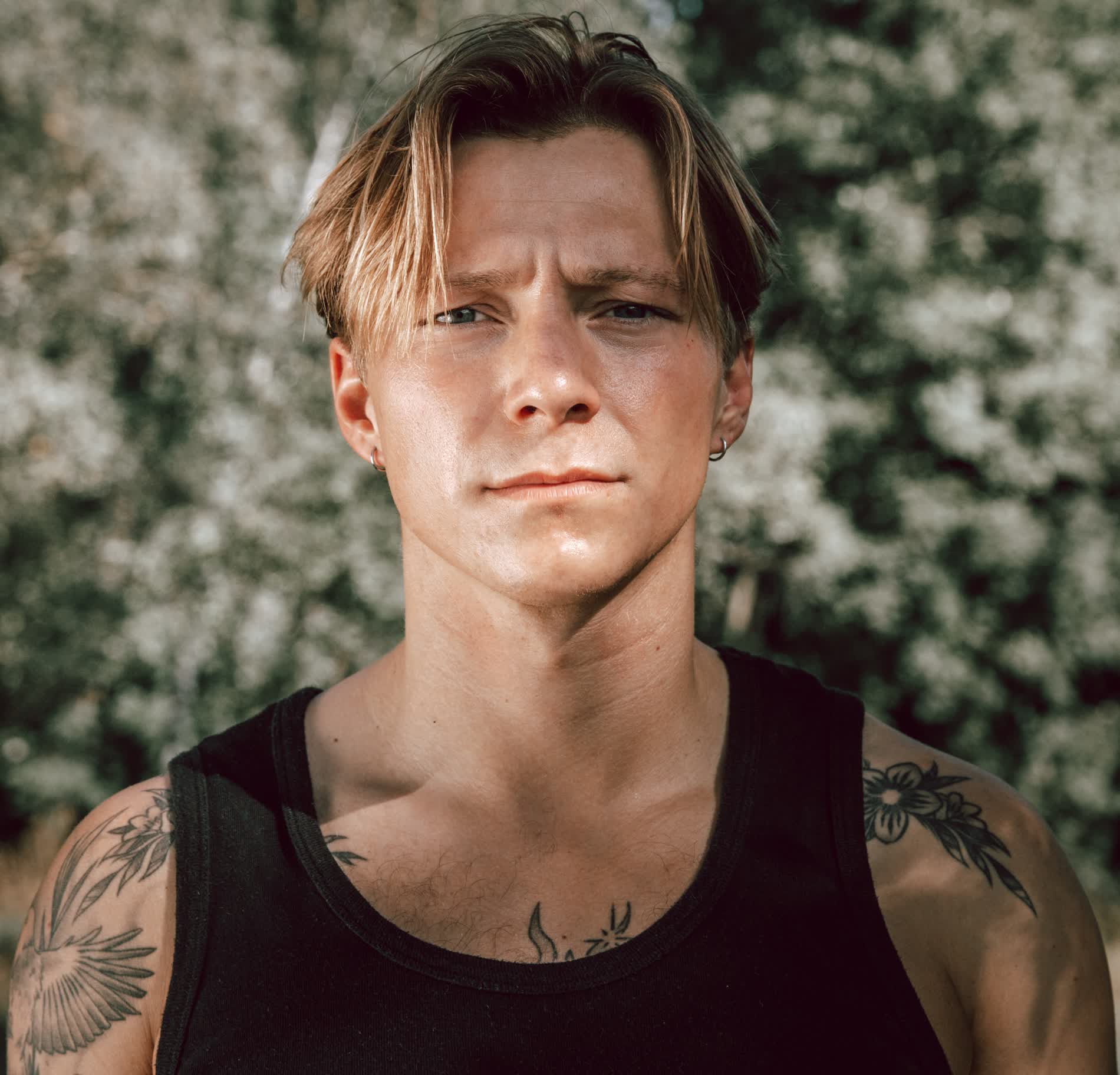 actor Denny Bernard large photo