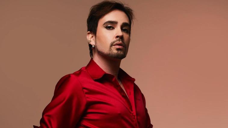 actor Johnny Hooker large photo