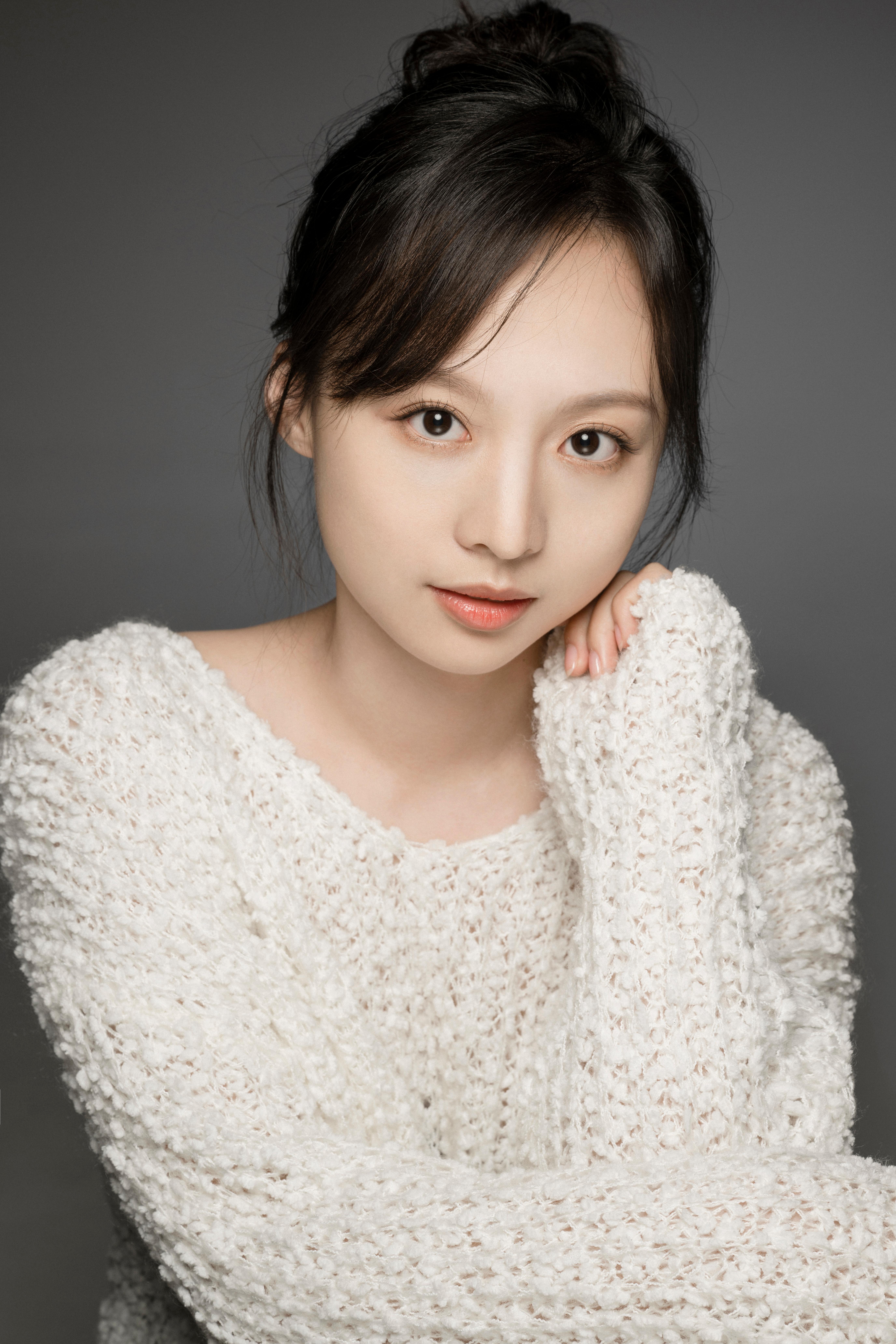 actor Erin Luo large photo