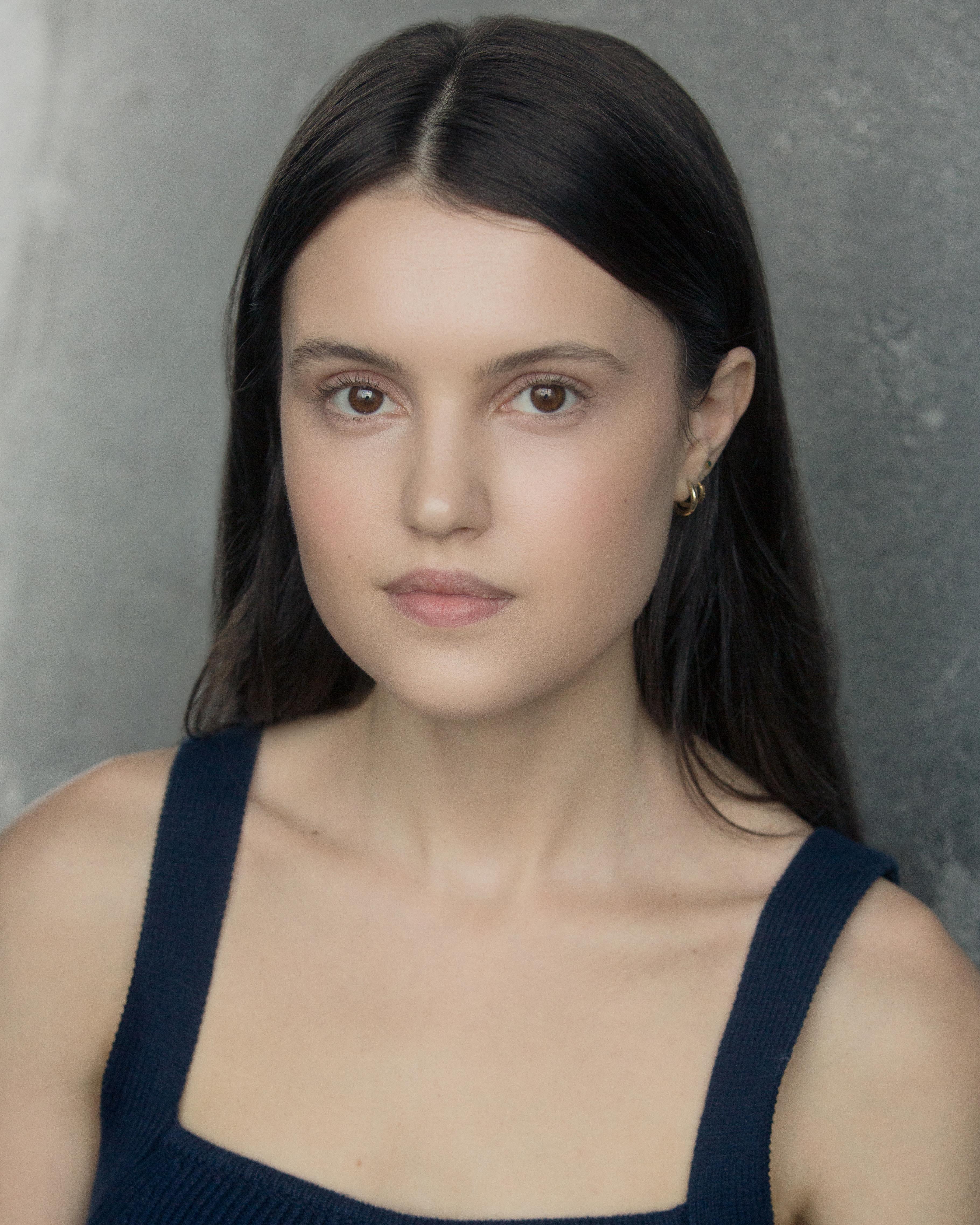 actor Chloe Sweetlove large photo