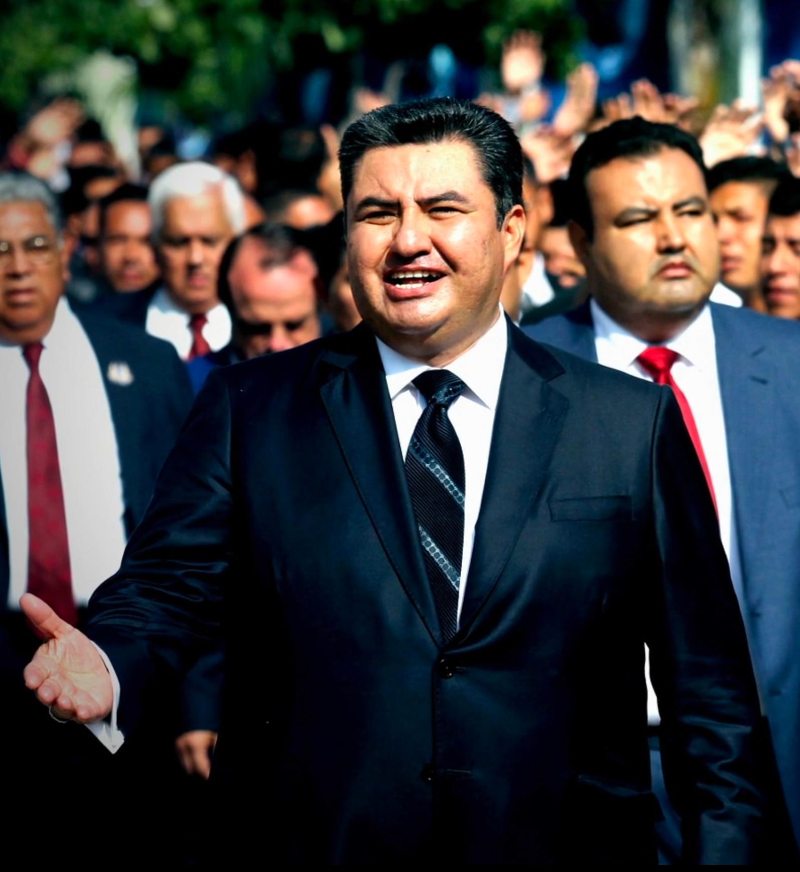 actor Naasón Joaquín García large photo