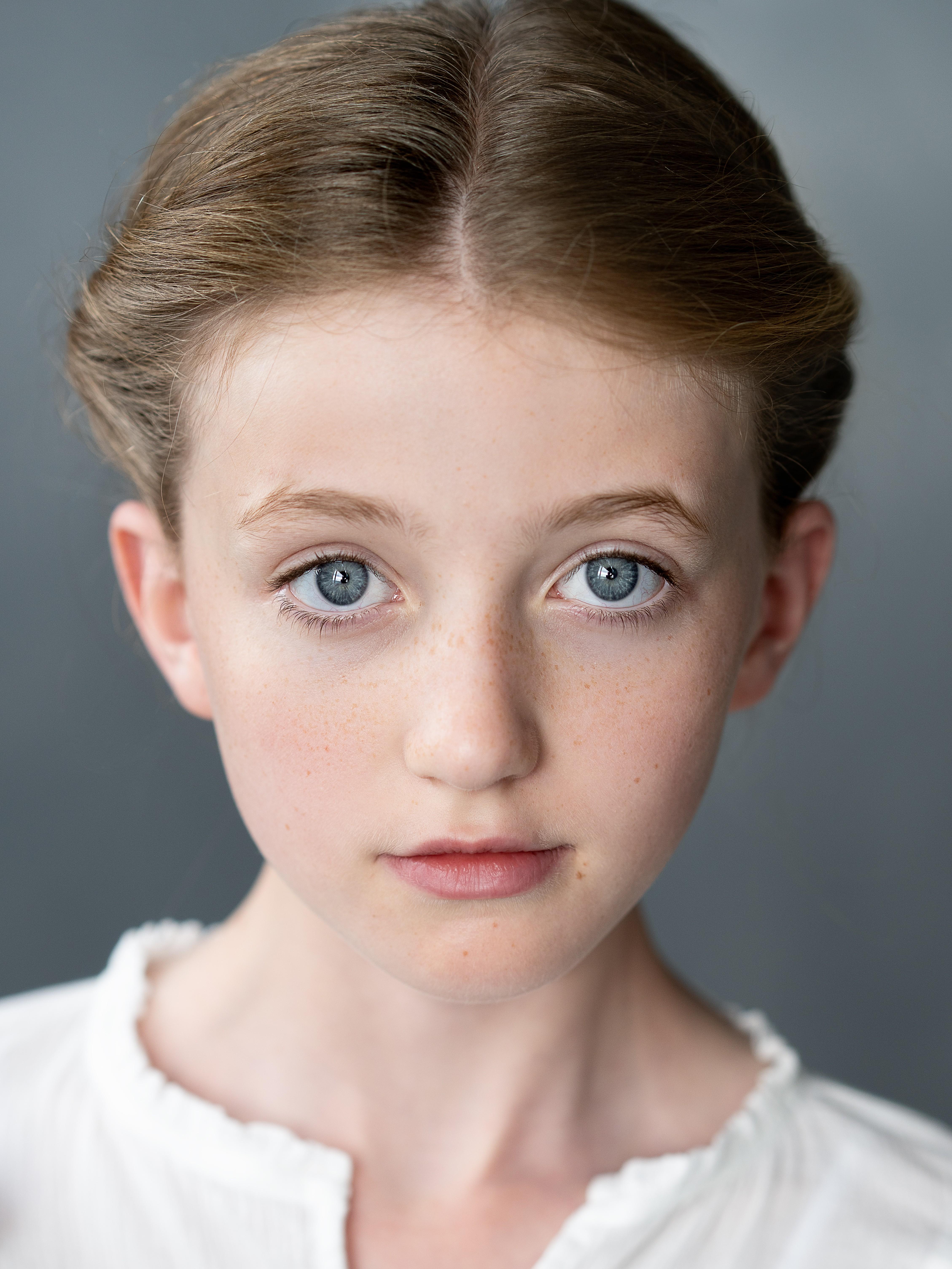 actor Tigerlily Langford large photo