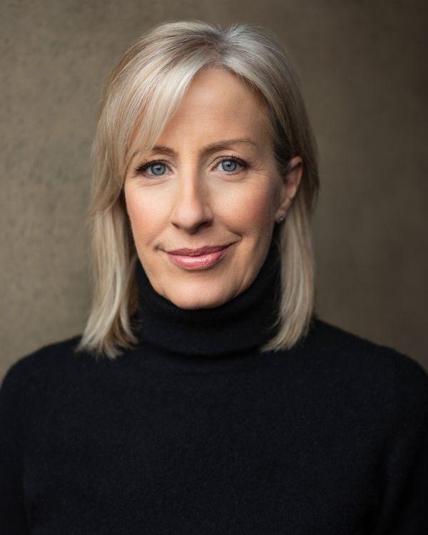 actor Angela Wilding large photo