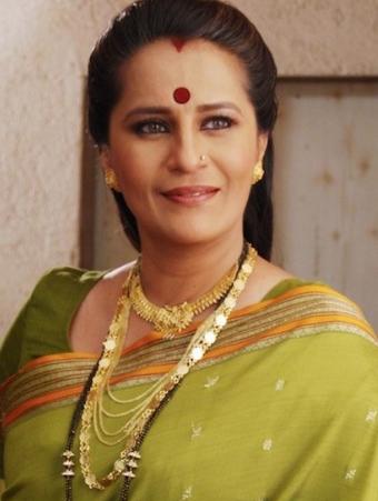 actor Sumukhi Pendse large photo