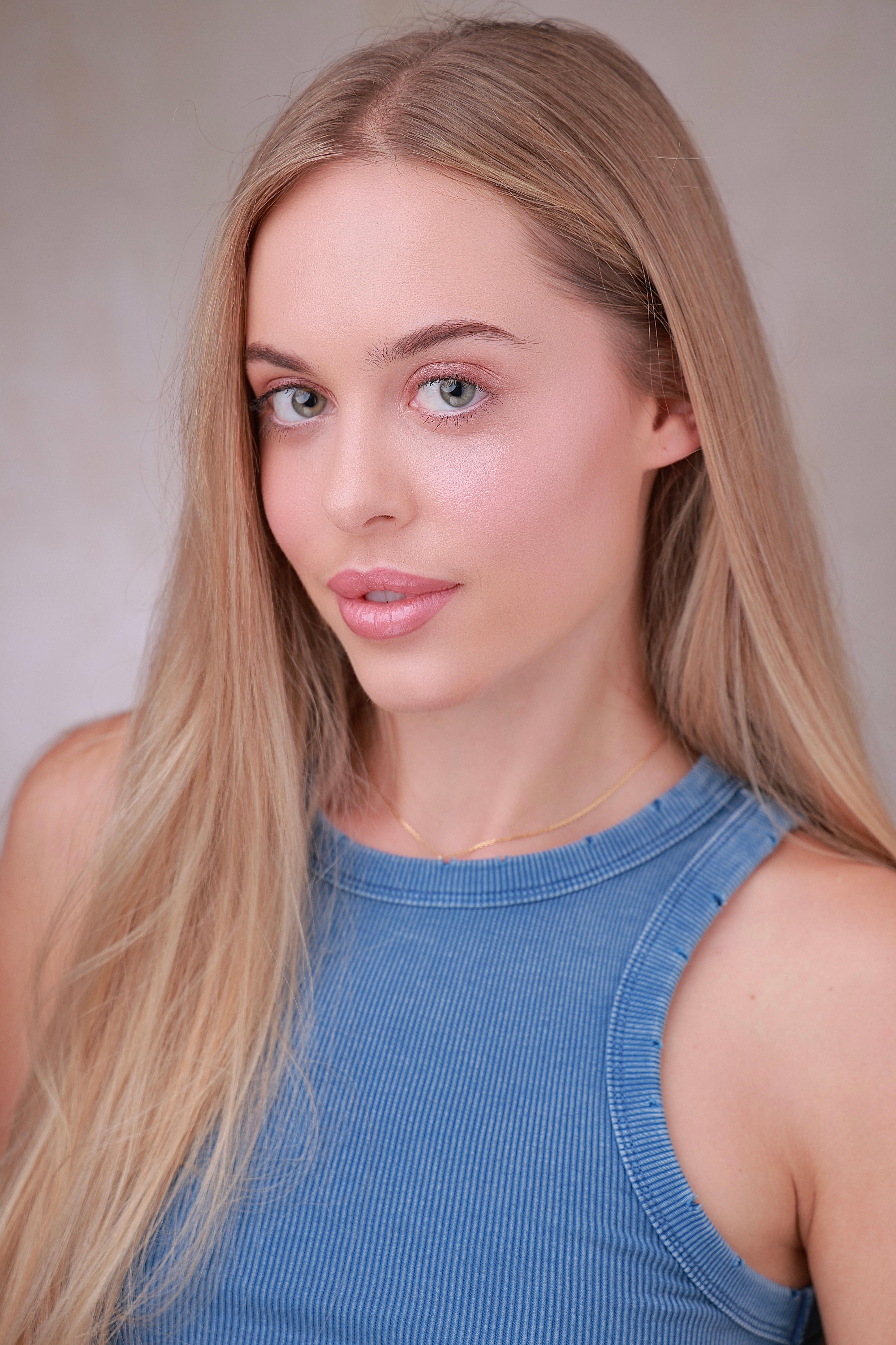 actor Alina Varakuta large photo