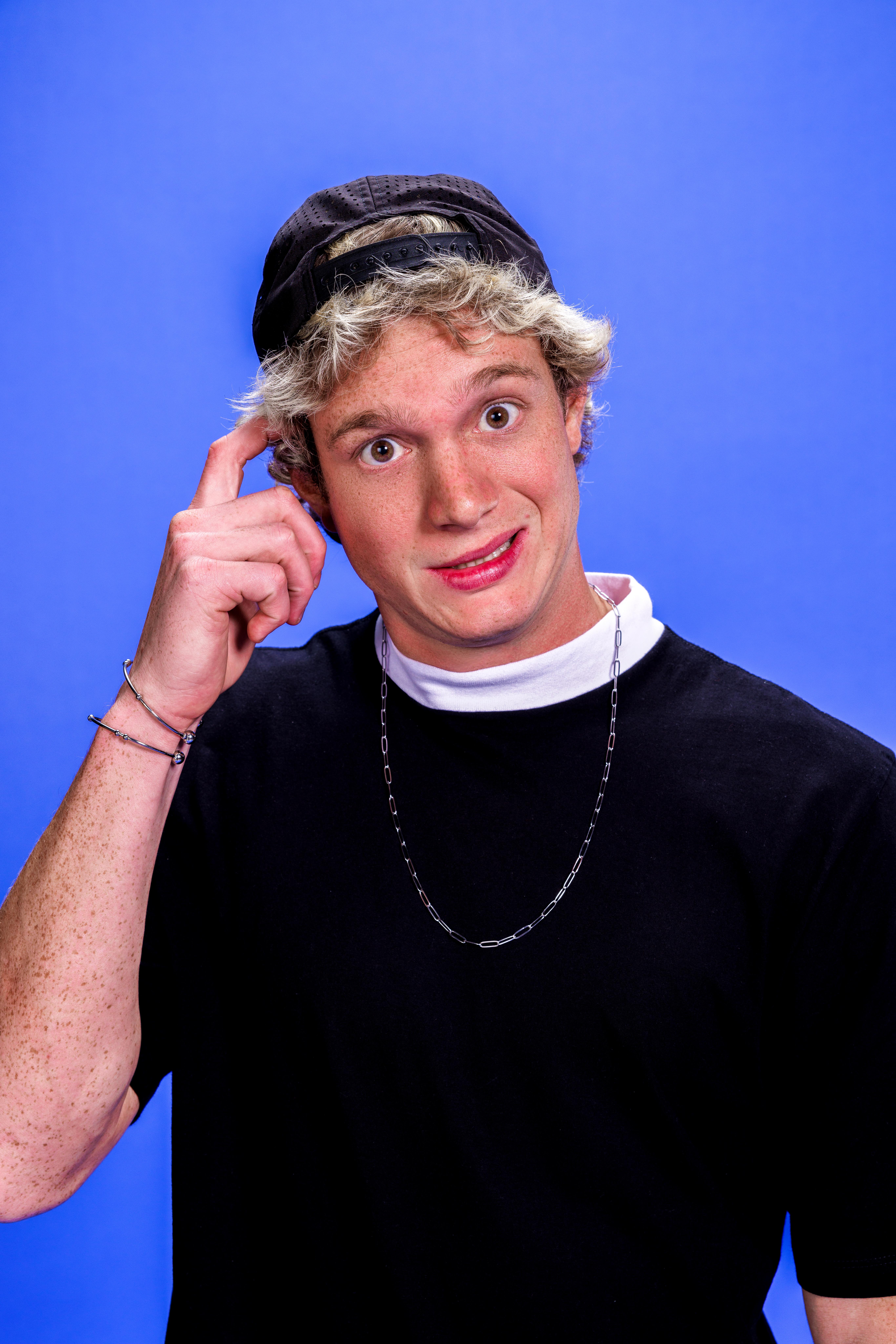 actor Pedro Novaes large photo