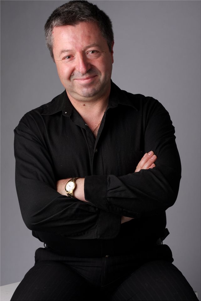 actor Louie Athanasiou large photo