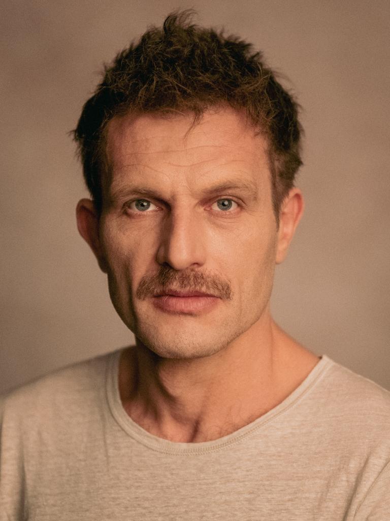 actor Karol Pochec large photo