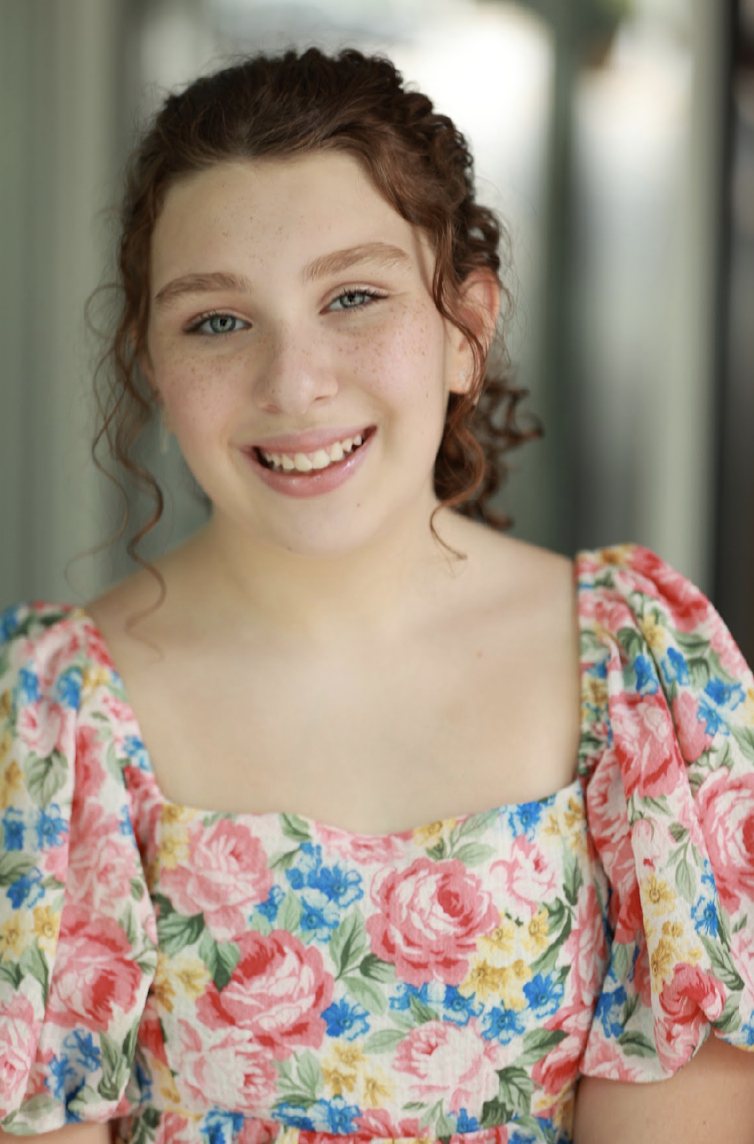 actor Lily Misticawi large photo