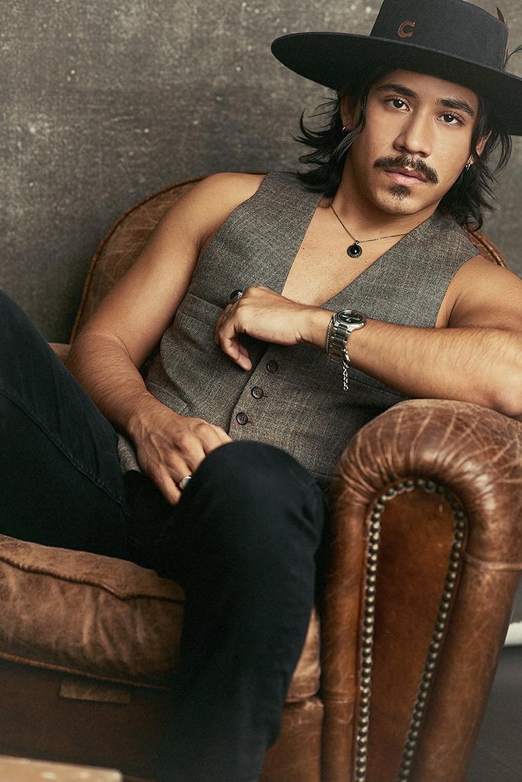 actor Abner Lozano large photo