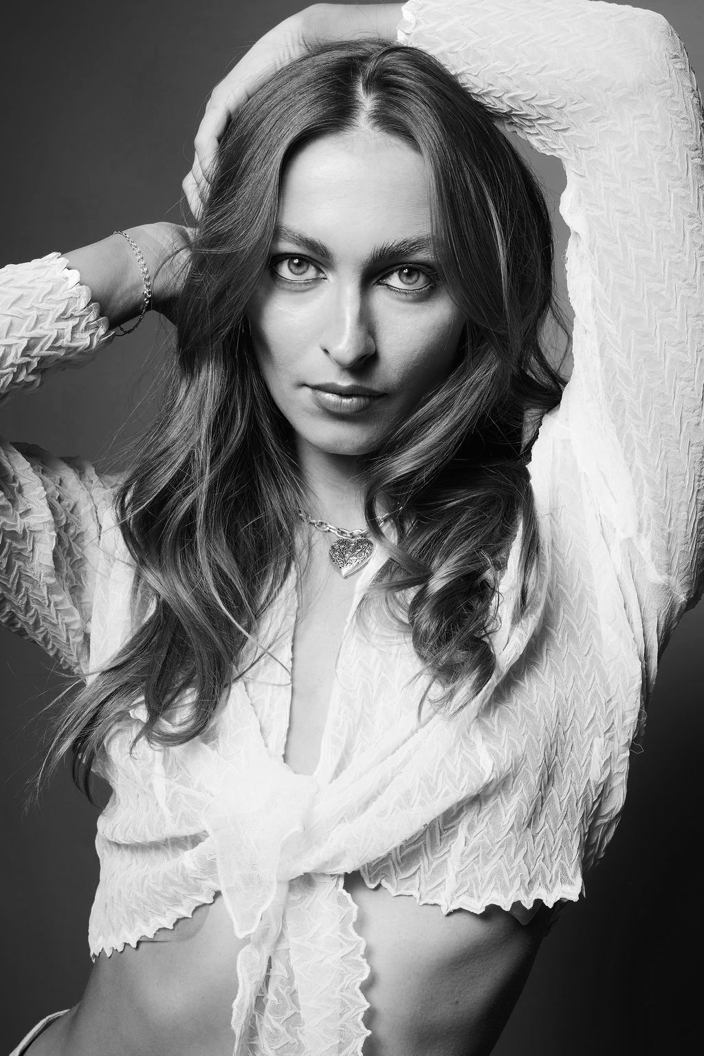 actor Tana Ireland large photo