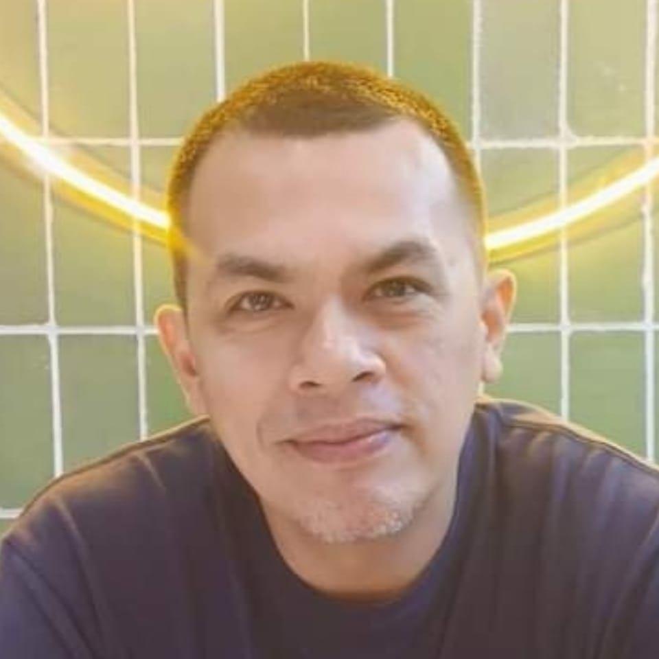 actor Michael Abanto large photo