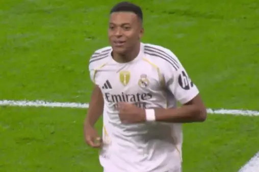 [Goal] Extend the lead! Dias' inverted triangle pass in the box, Mbappe taps in easily