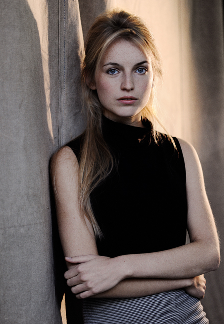 actor Ella-Maria Gollmer large photo