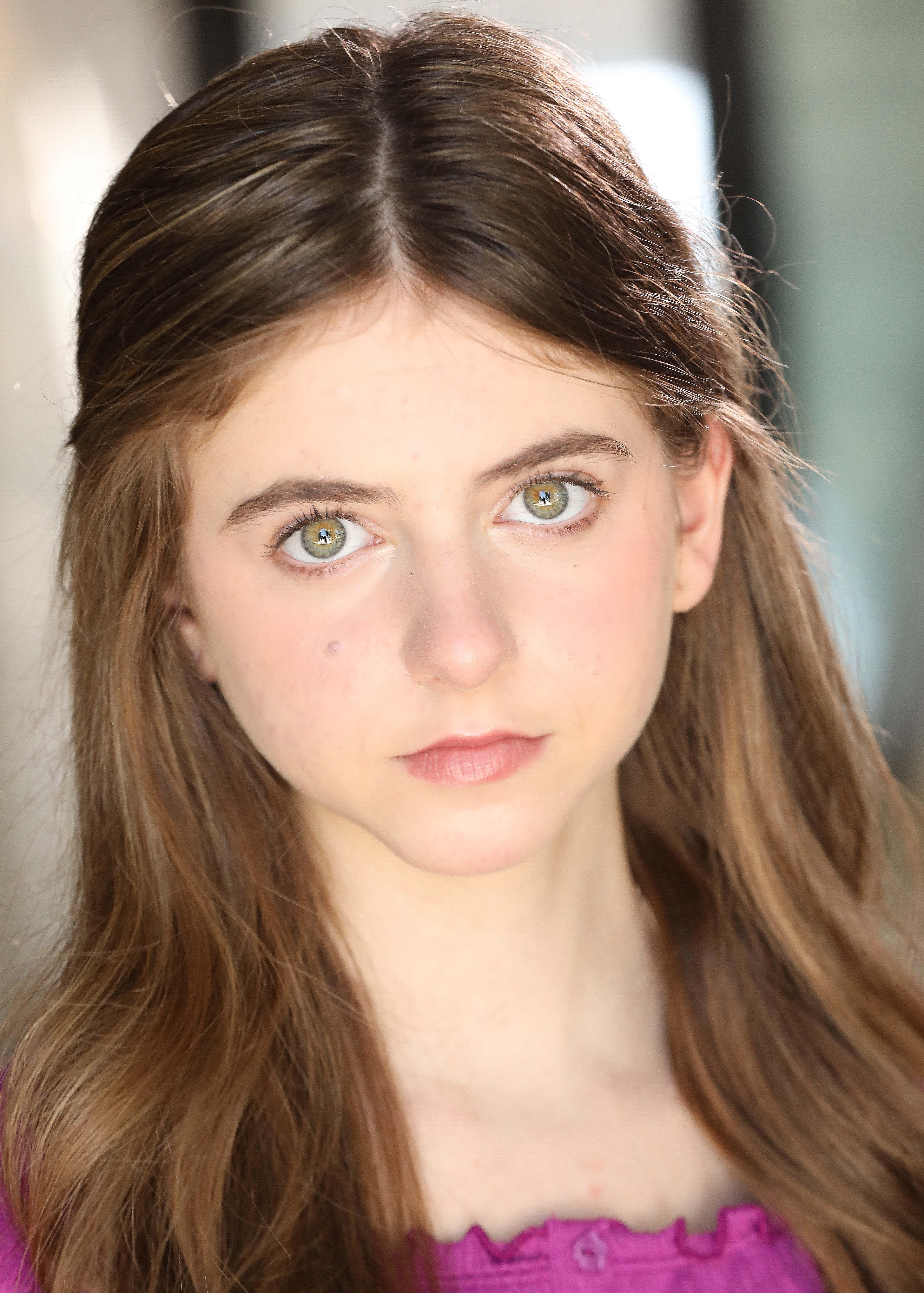 actor Mila Falkof large photo