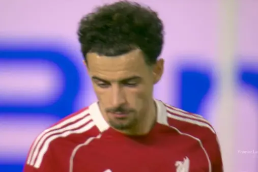 [Highlights] Ekitiike's clever dummy, Jones follows up with a narrow-angle shot wide