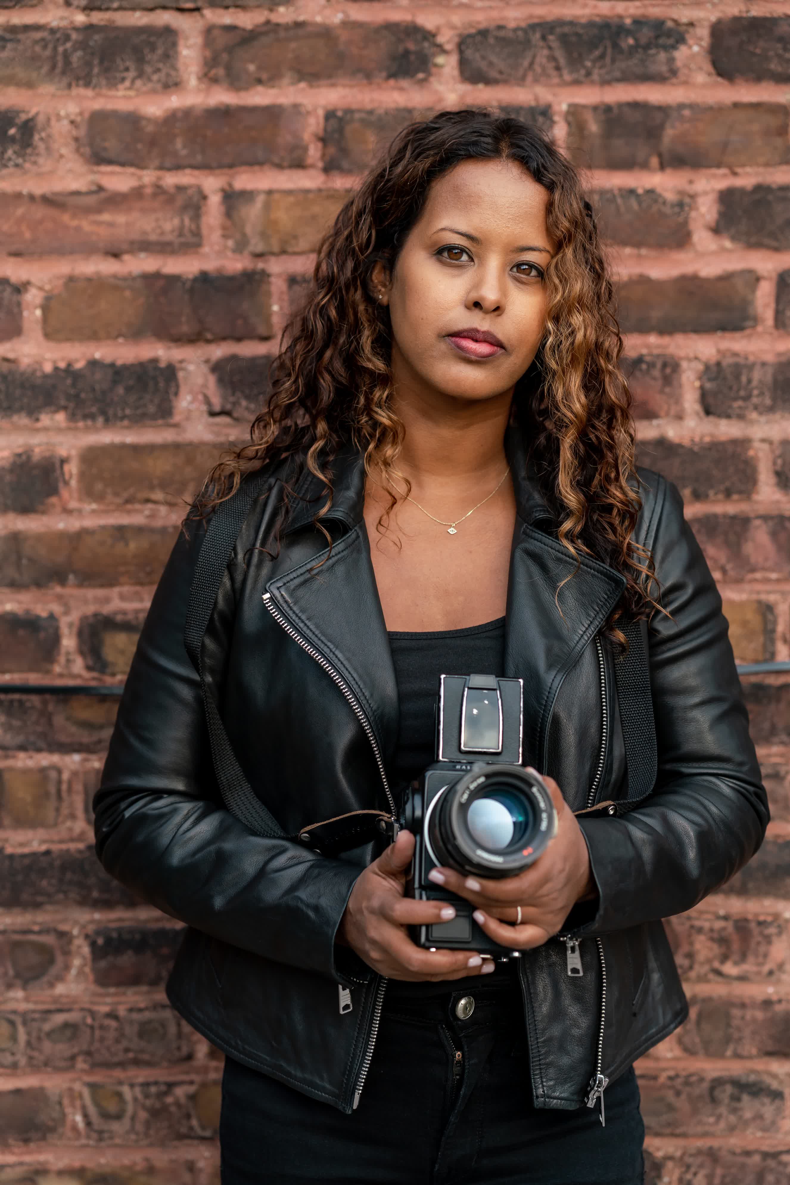 actor Idil Ibrahim large photo