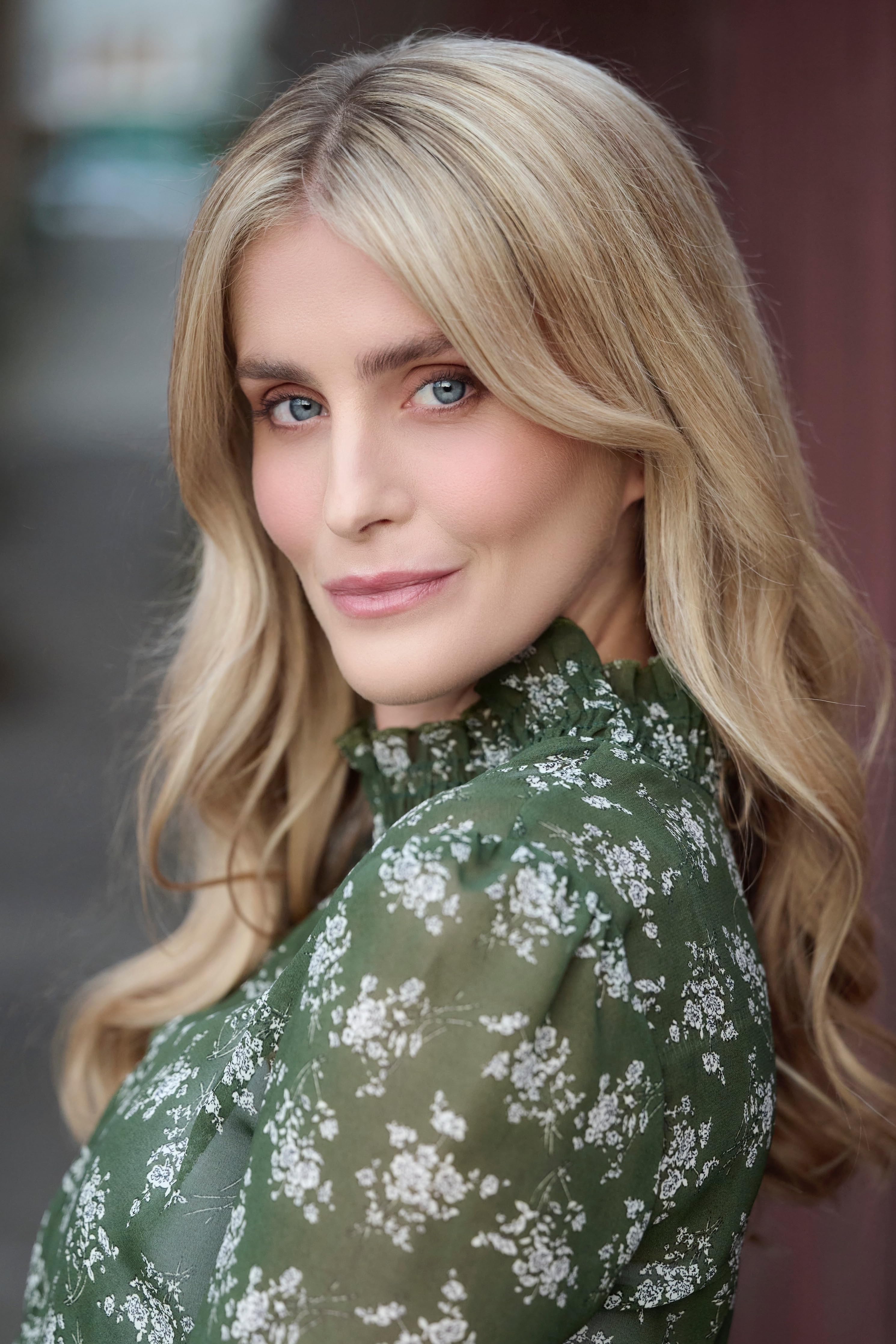 actor Amy Ruffle large photo