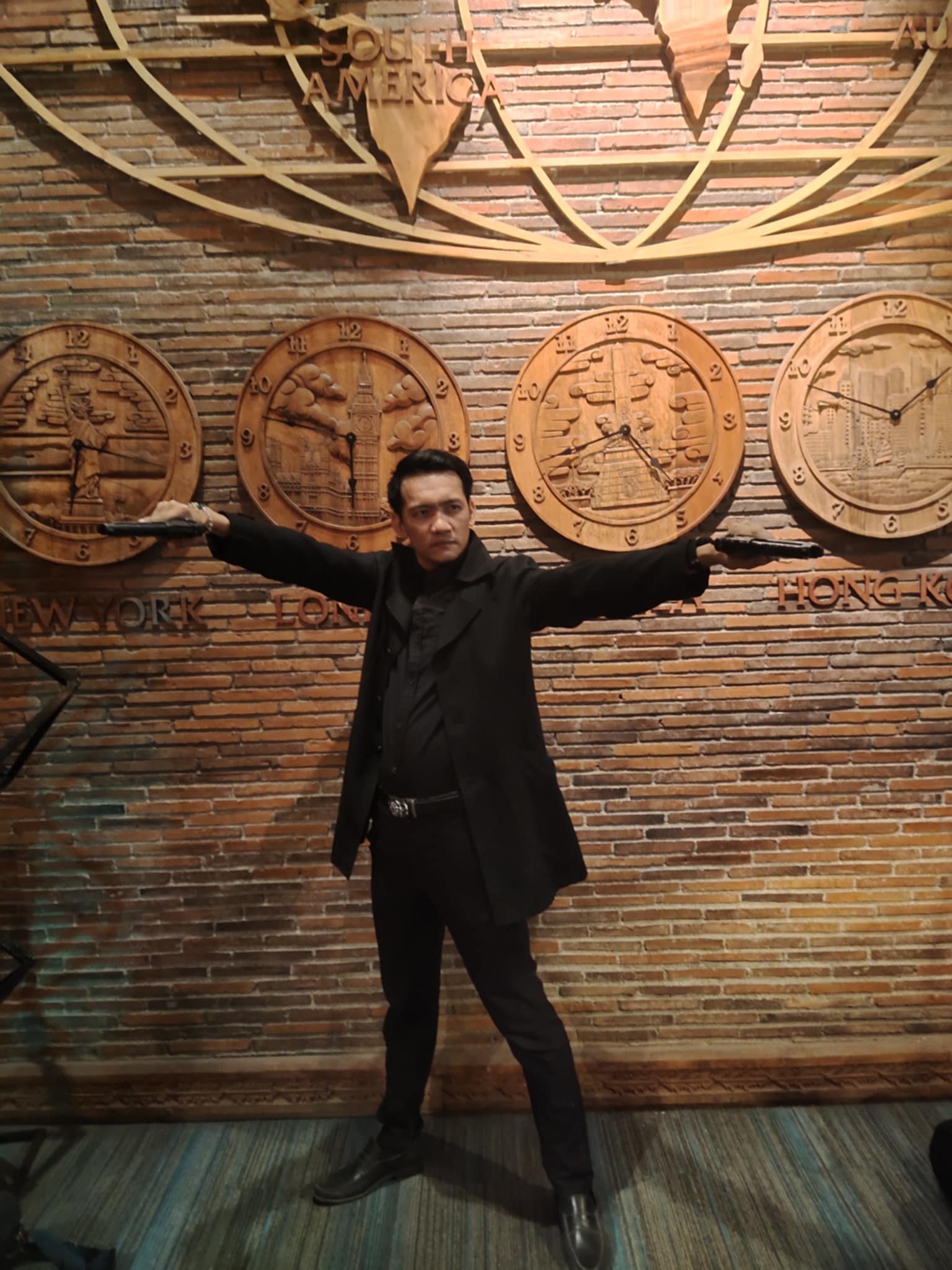 actor Rove Dasela large photo