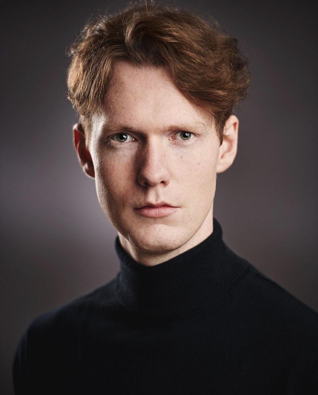 actor Joe Carmichael large photo