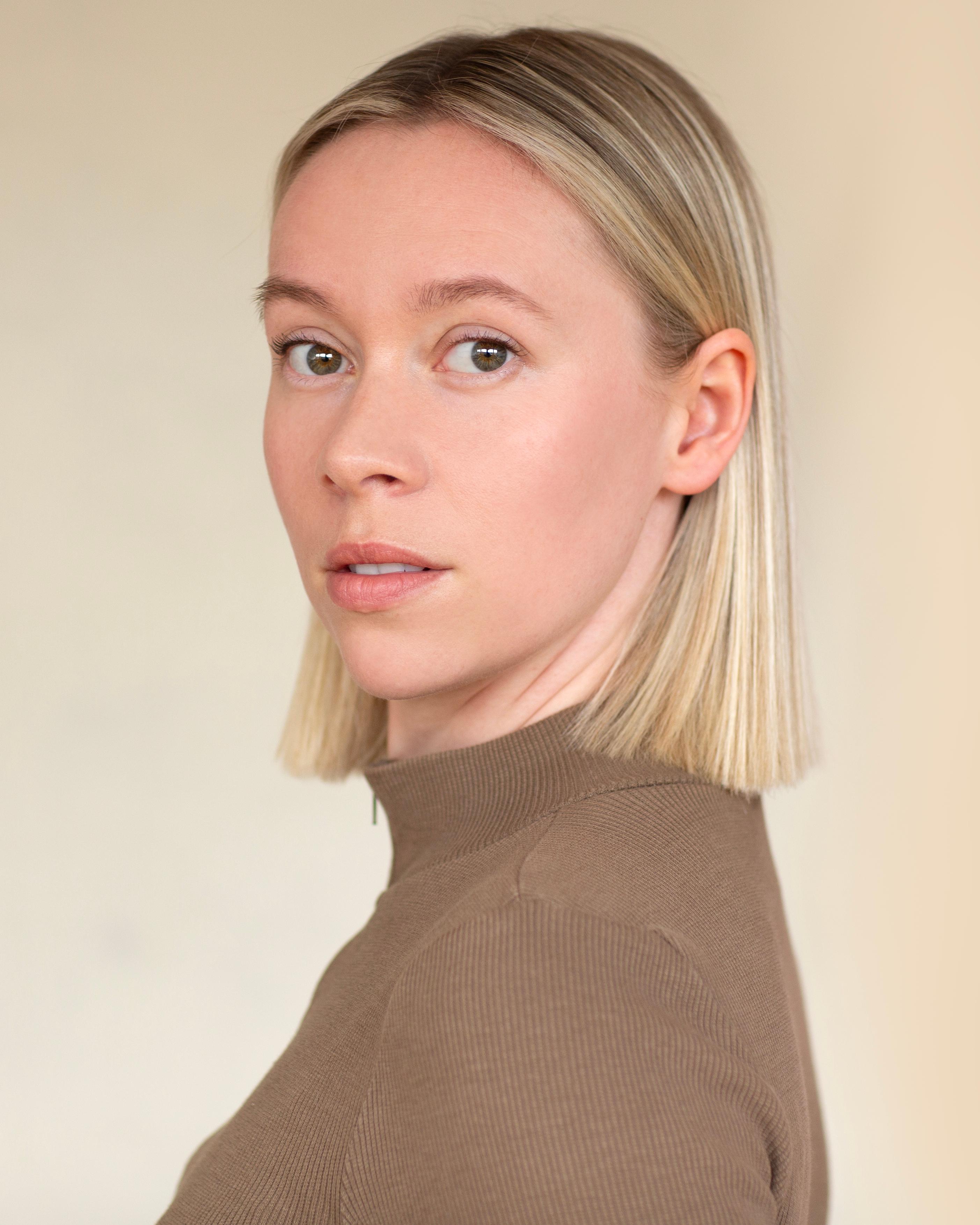 actor Hannah Baxter-Eve large photo