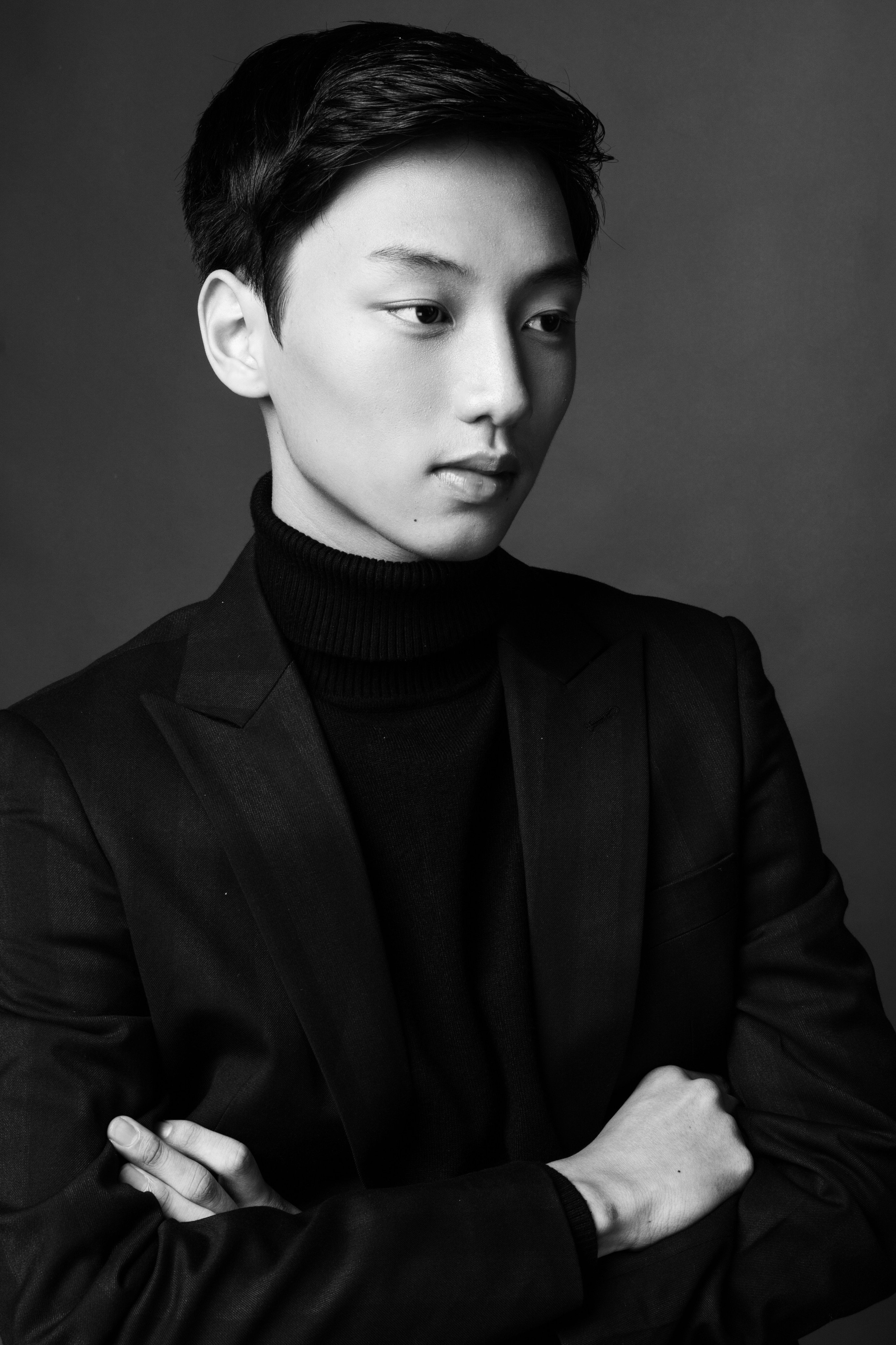 actor Suya Lee large photo