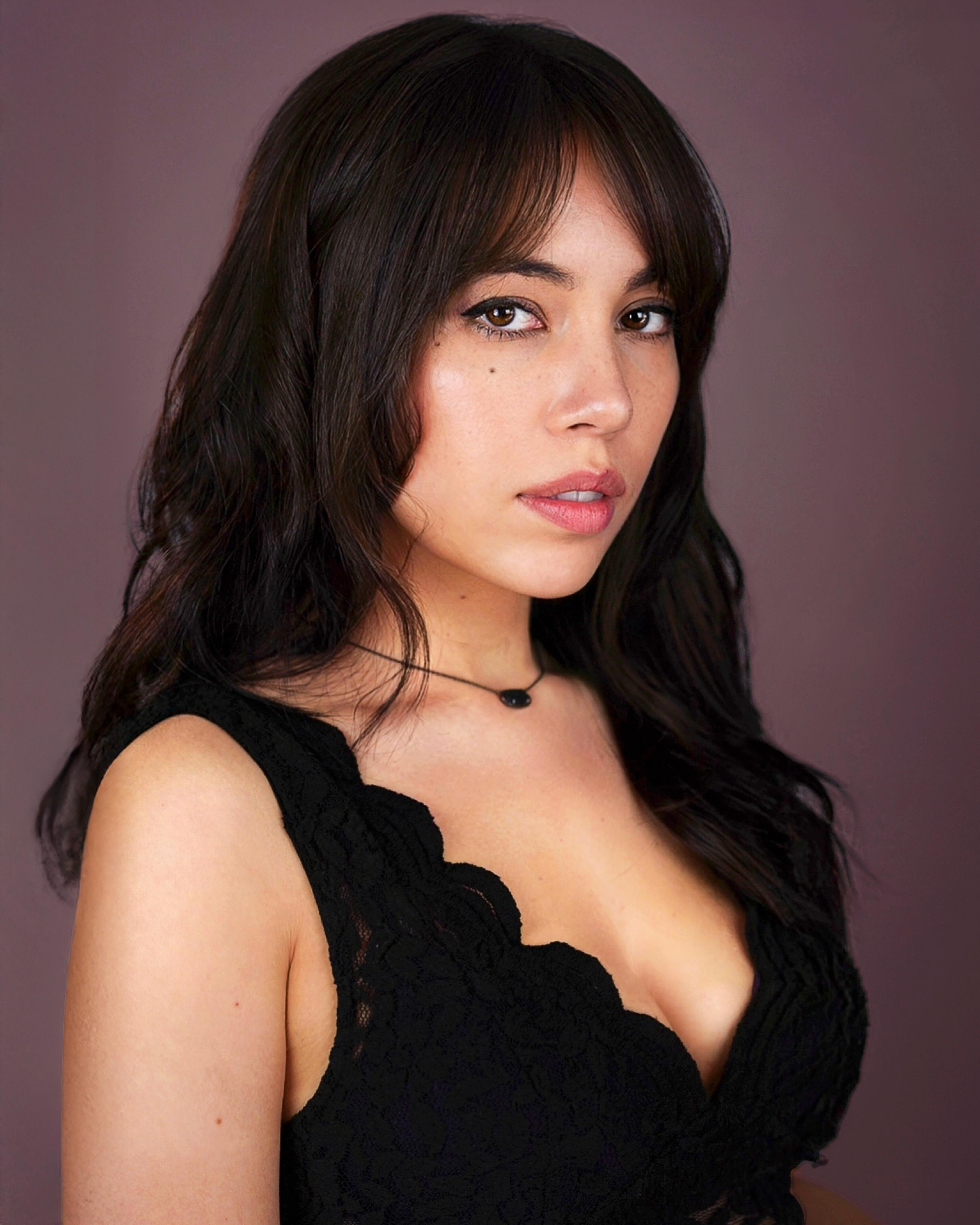 actor Violet SinClair large photo