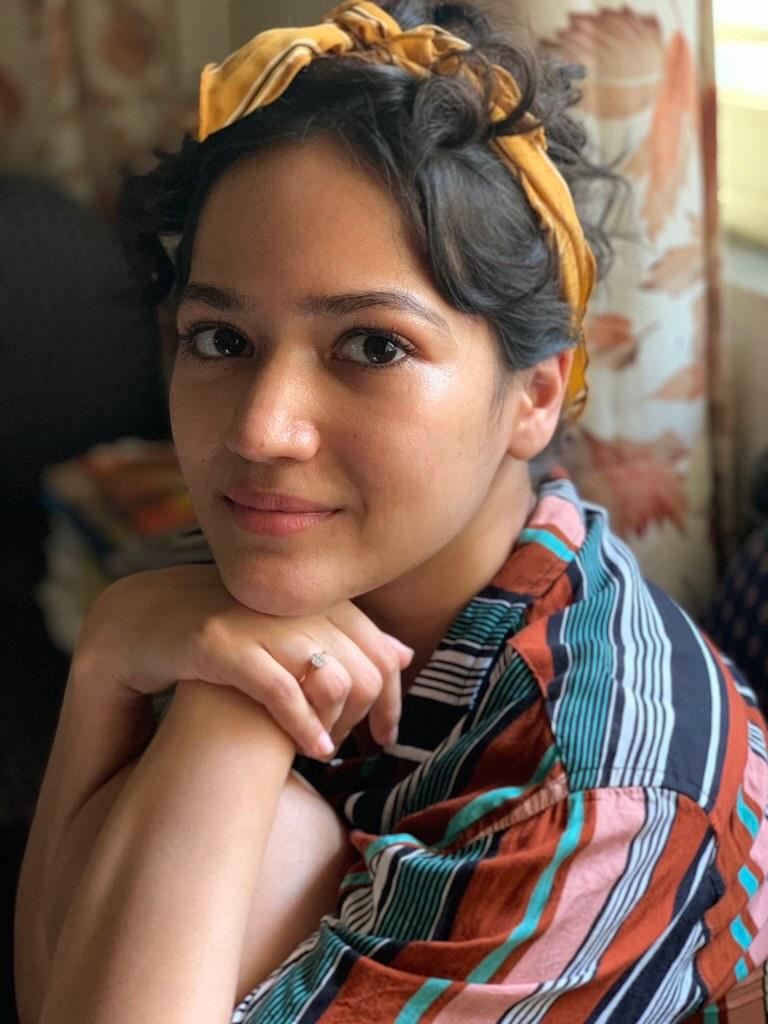 actor Ayesha Kaduskar large photo