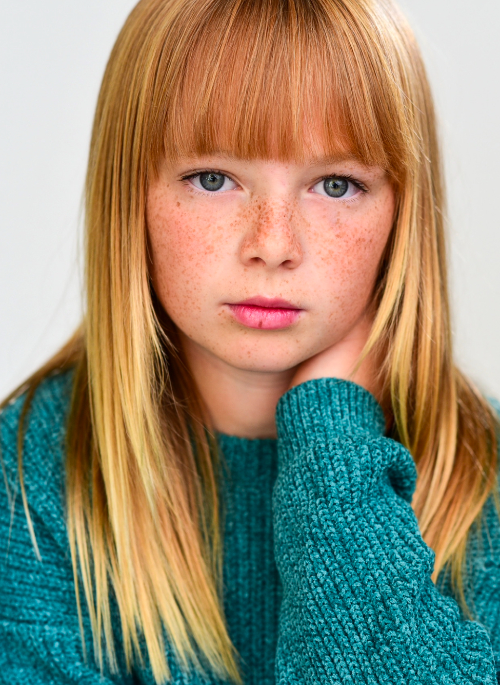 actor Payton Sweeney large photo