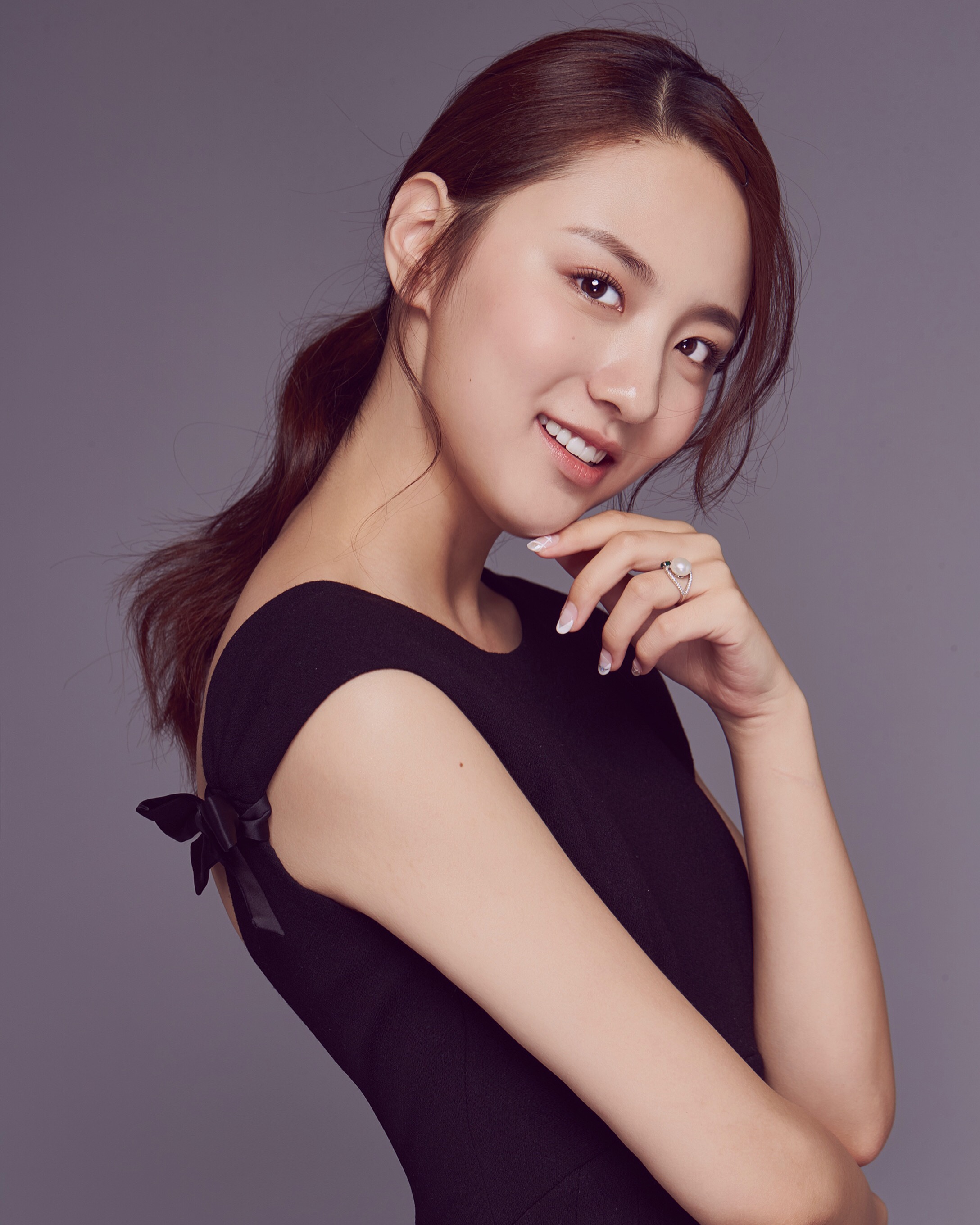 actor Yijun Zhang large photo