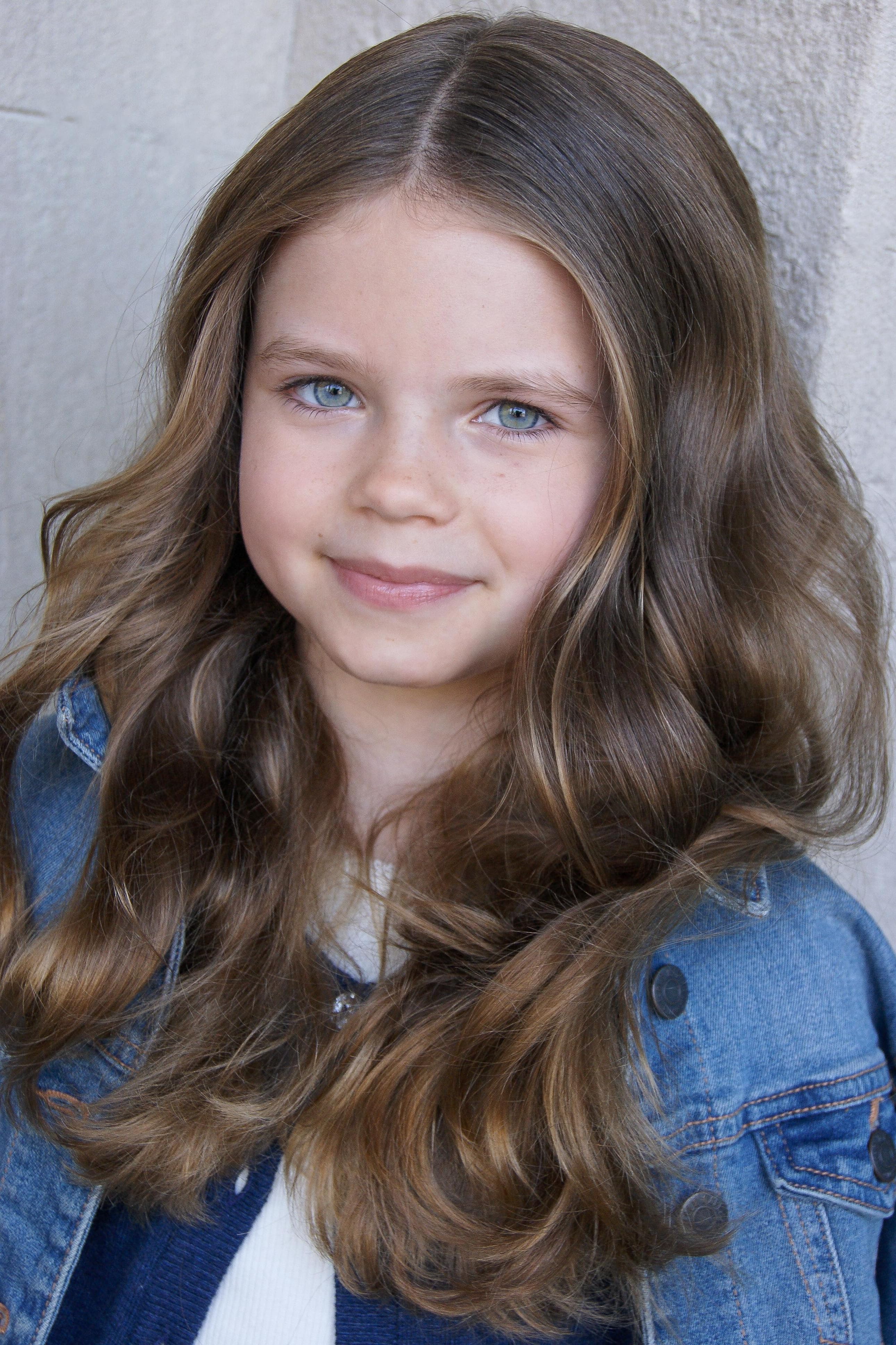 actor Lucy Panozzo large photo