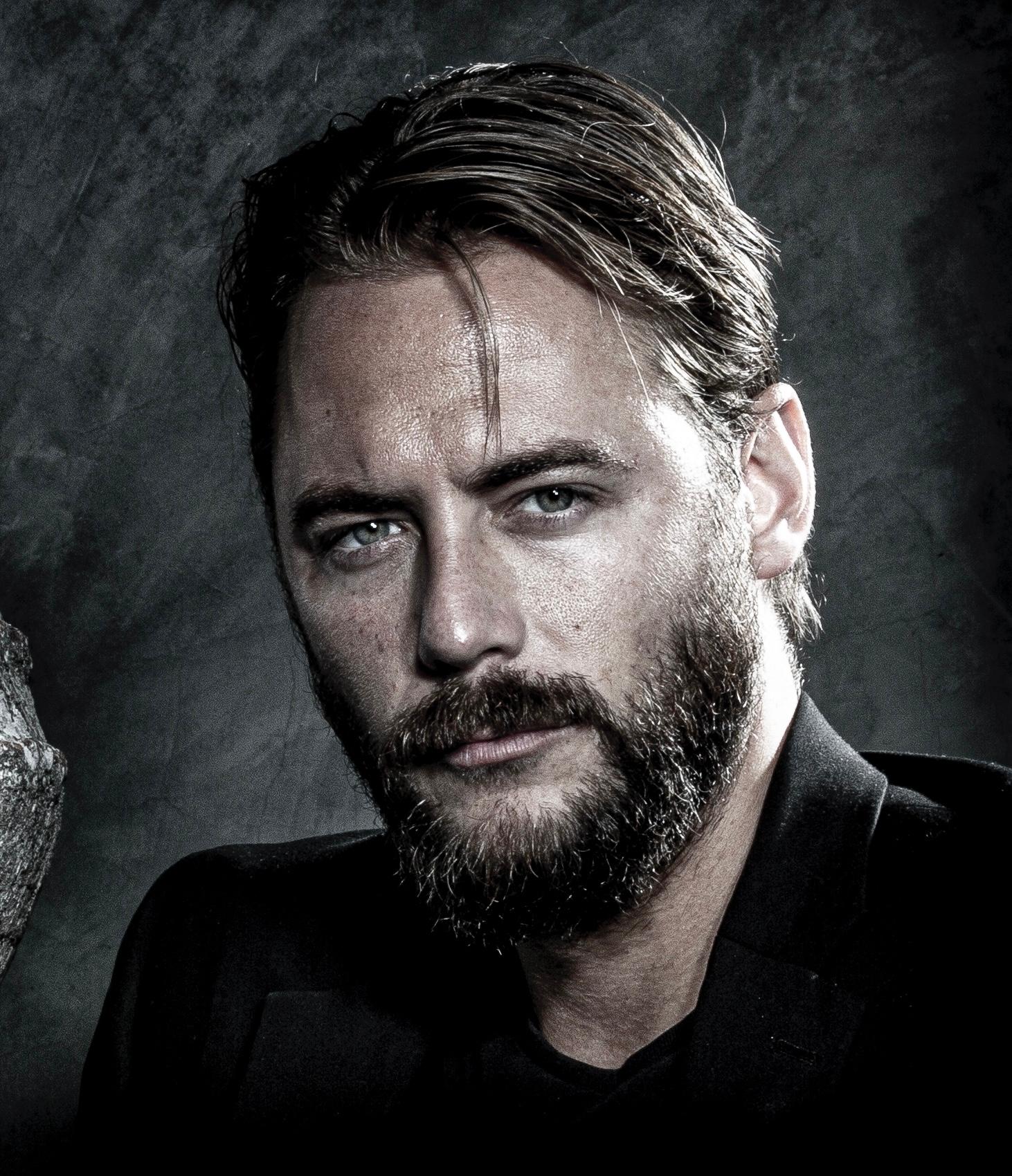 actor Evan Towell large photo