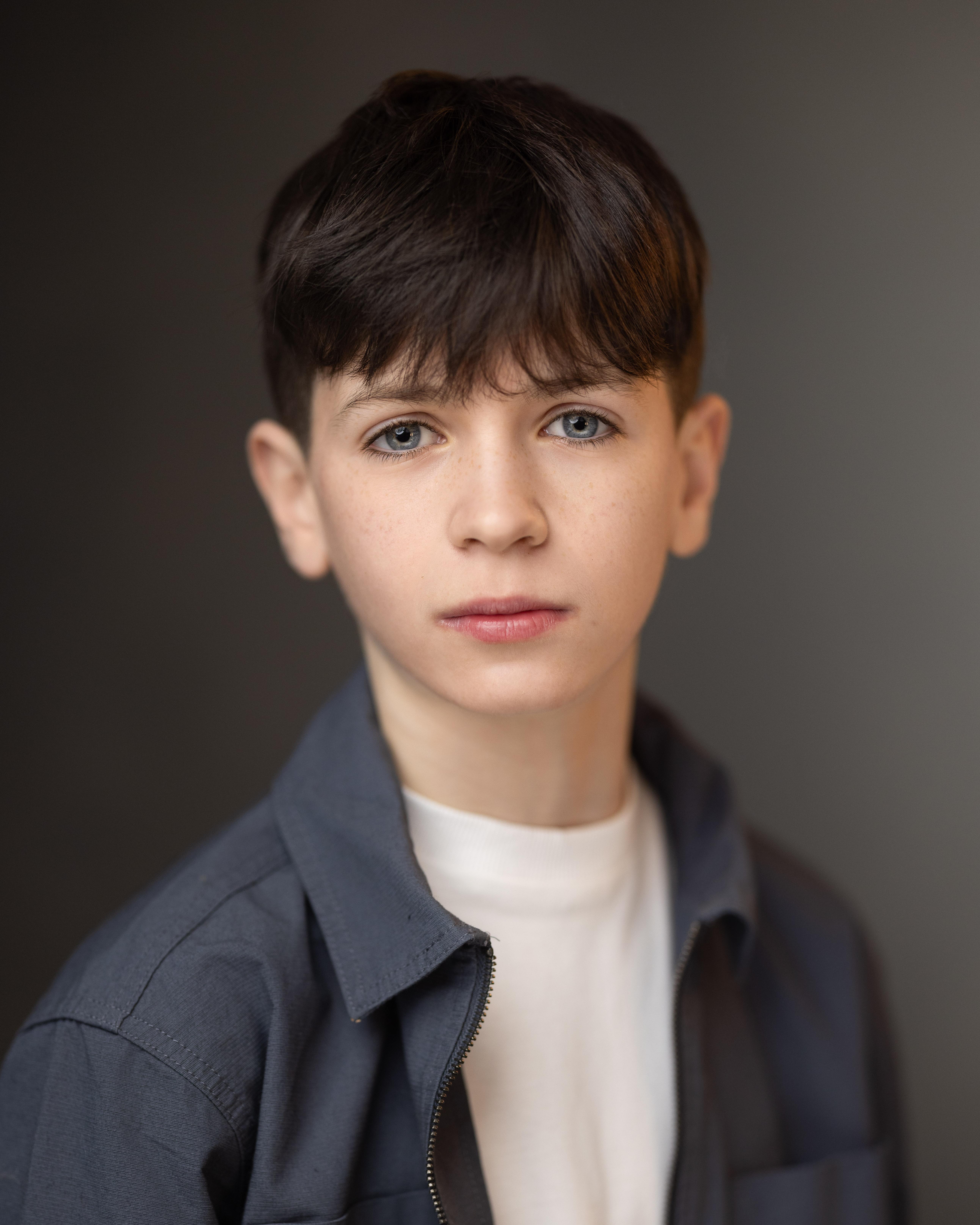 actor Louis Kirwan large photo