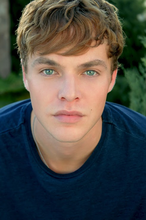 actor Toliver Harris large photo