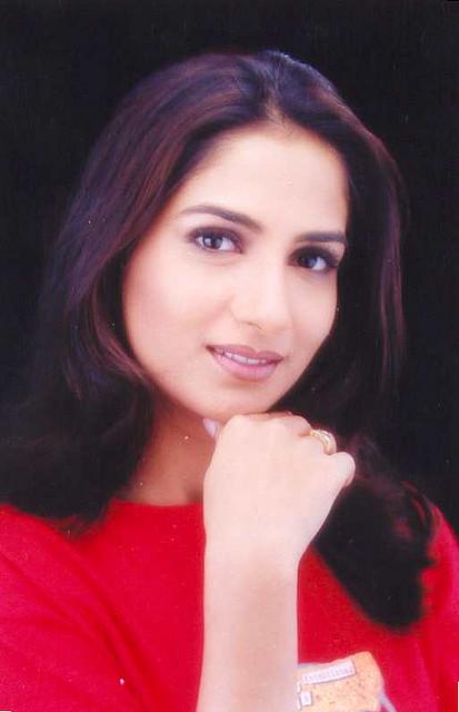 actor Poorva Gokhale large photo