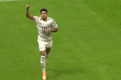 [Goal] Stoppage-time goal! Gnabry's low cross met by Dias' tap-in