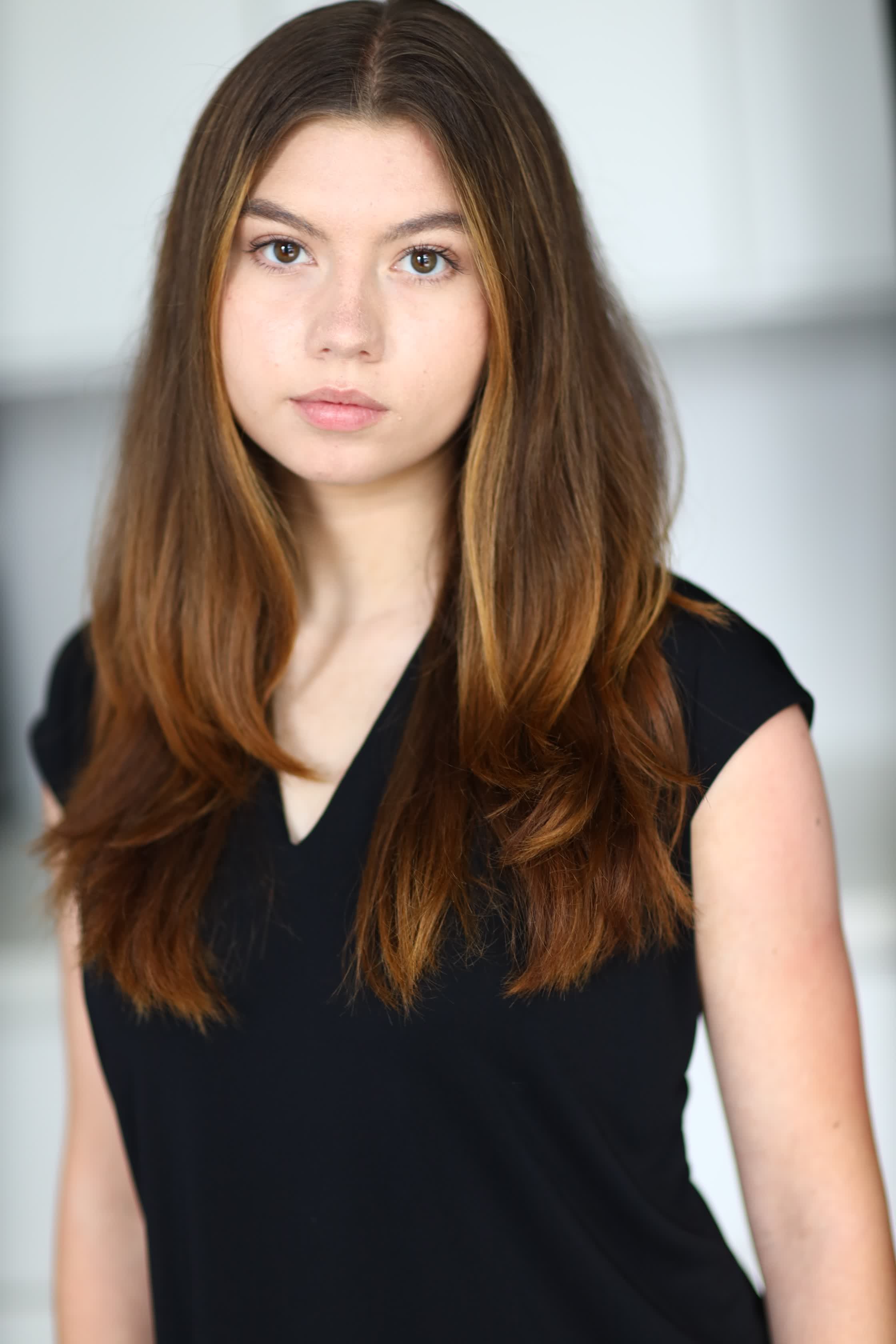 actor Ava Esquivel large photo