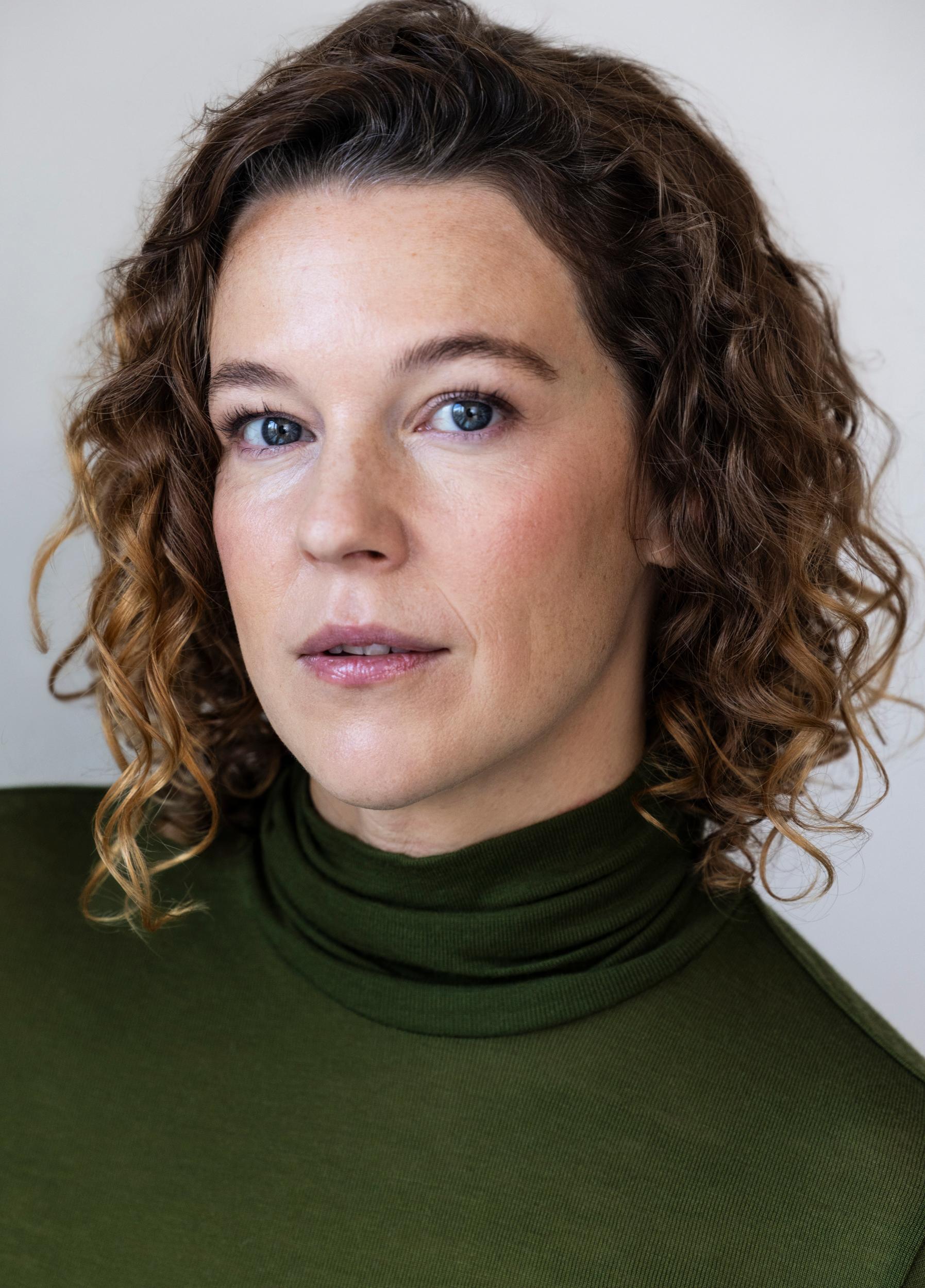 actor Josefin Neldén large photo