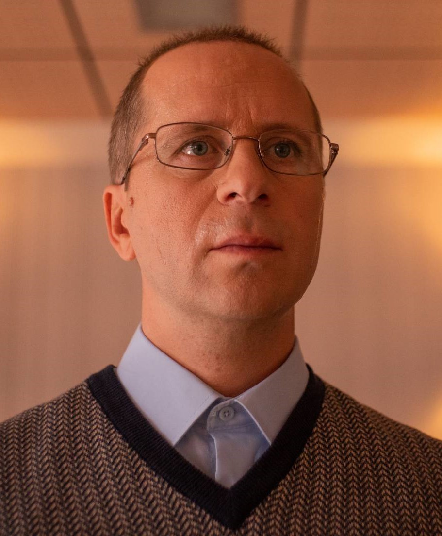 actor Alberto López large photo