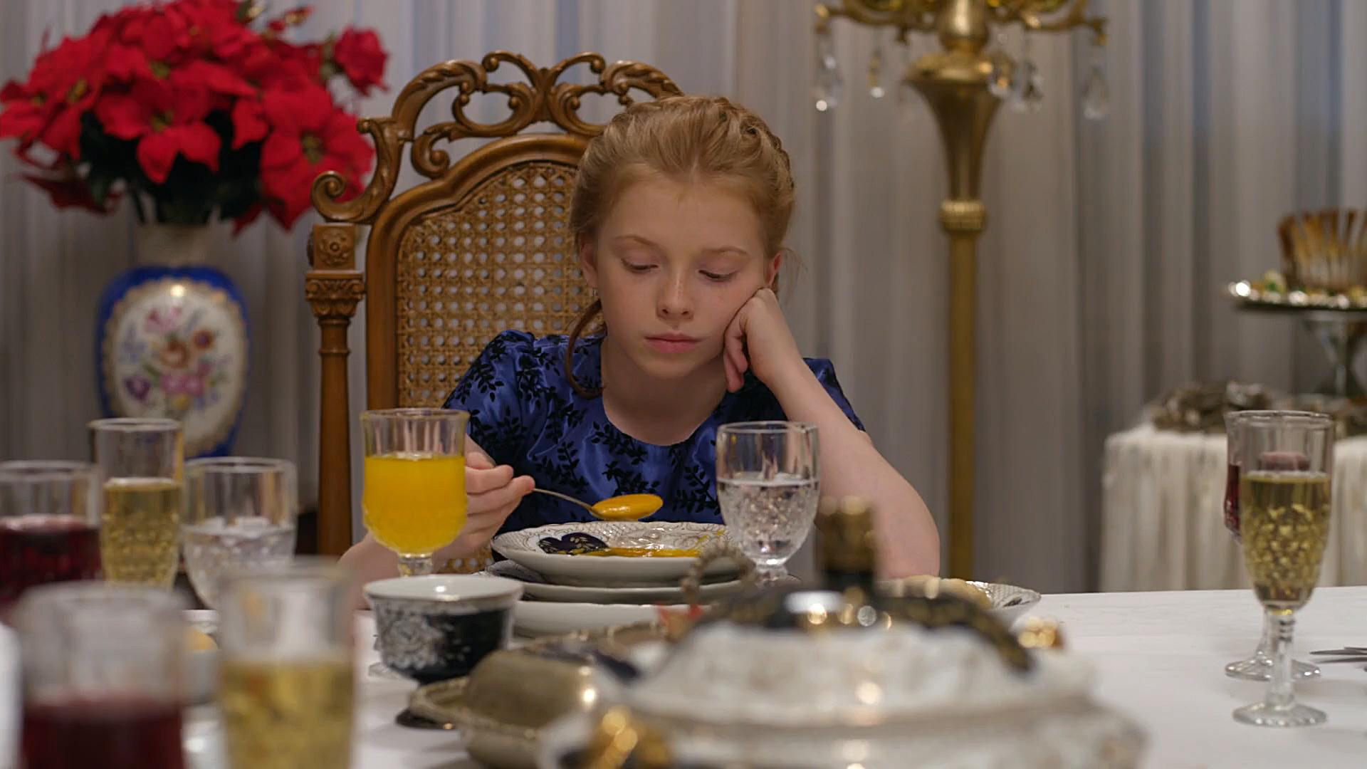 actor Ellie Botterill large photo