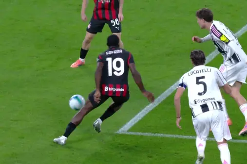 [Highlights] Fofana plays a one-two into the box, falls, referee doesn't react