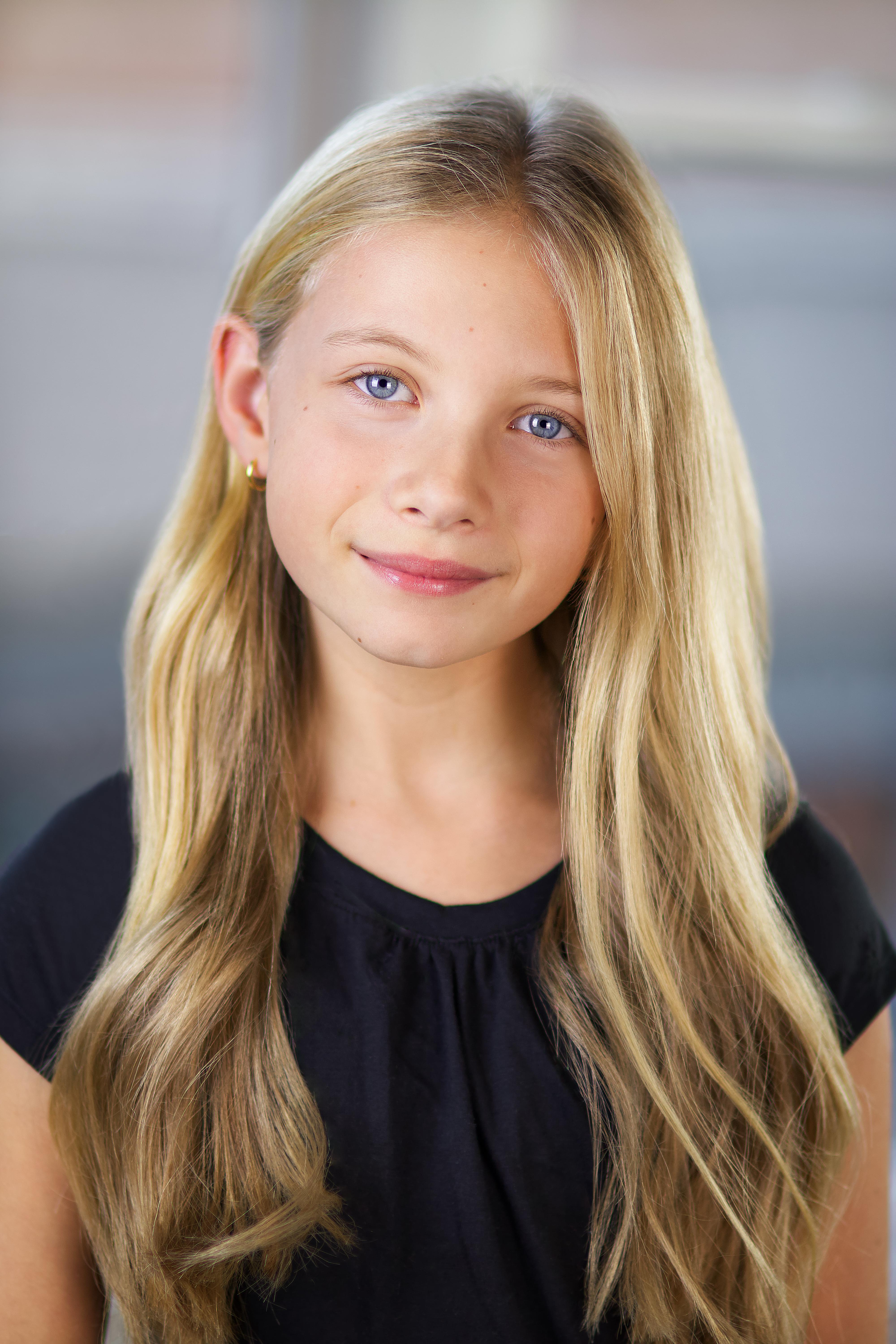 actor Amelia Harrison large photo