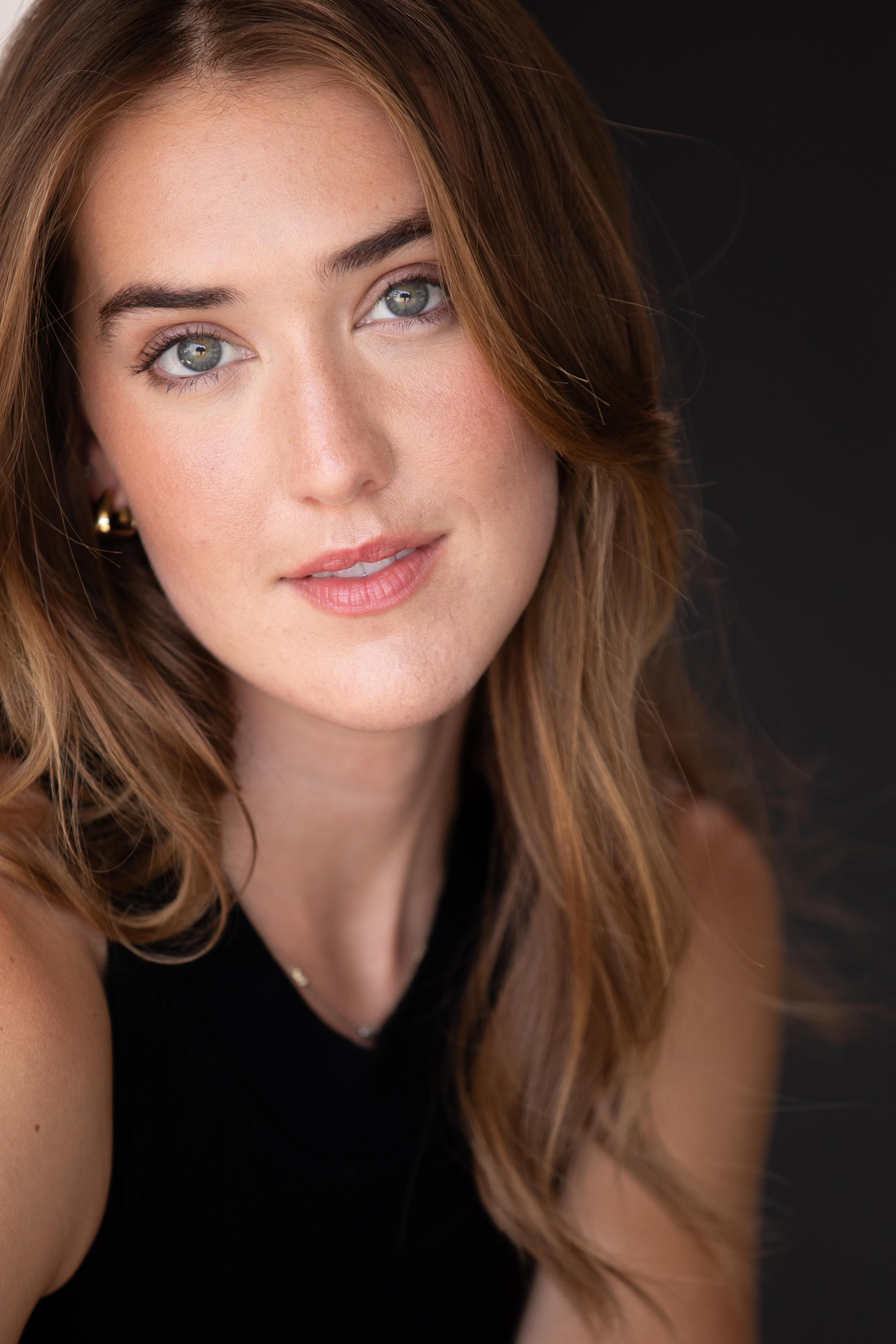 actor Angelina Brower large photo