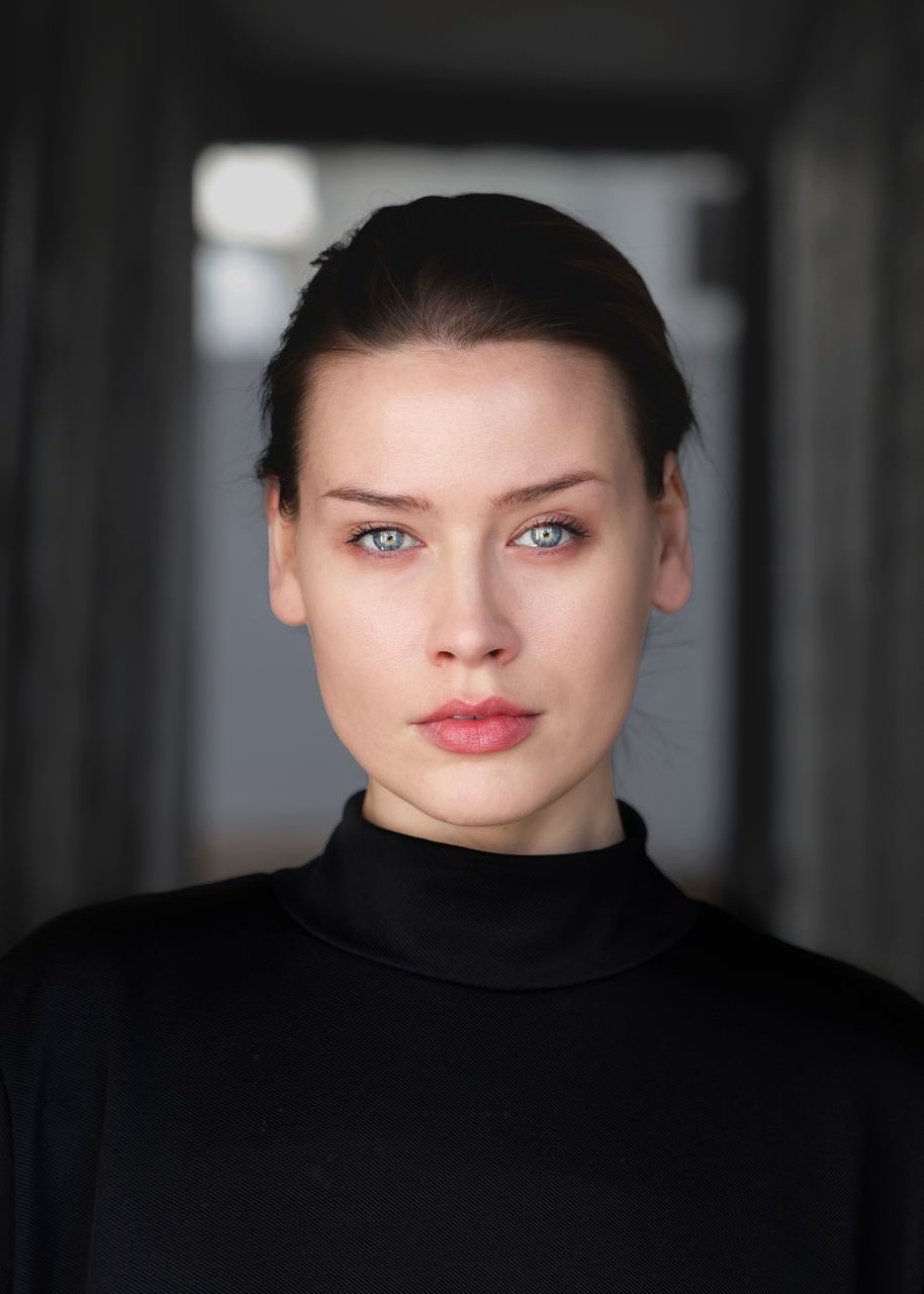 actor Leanne Joyce large photo