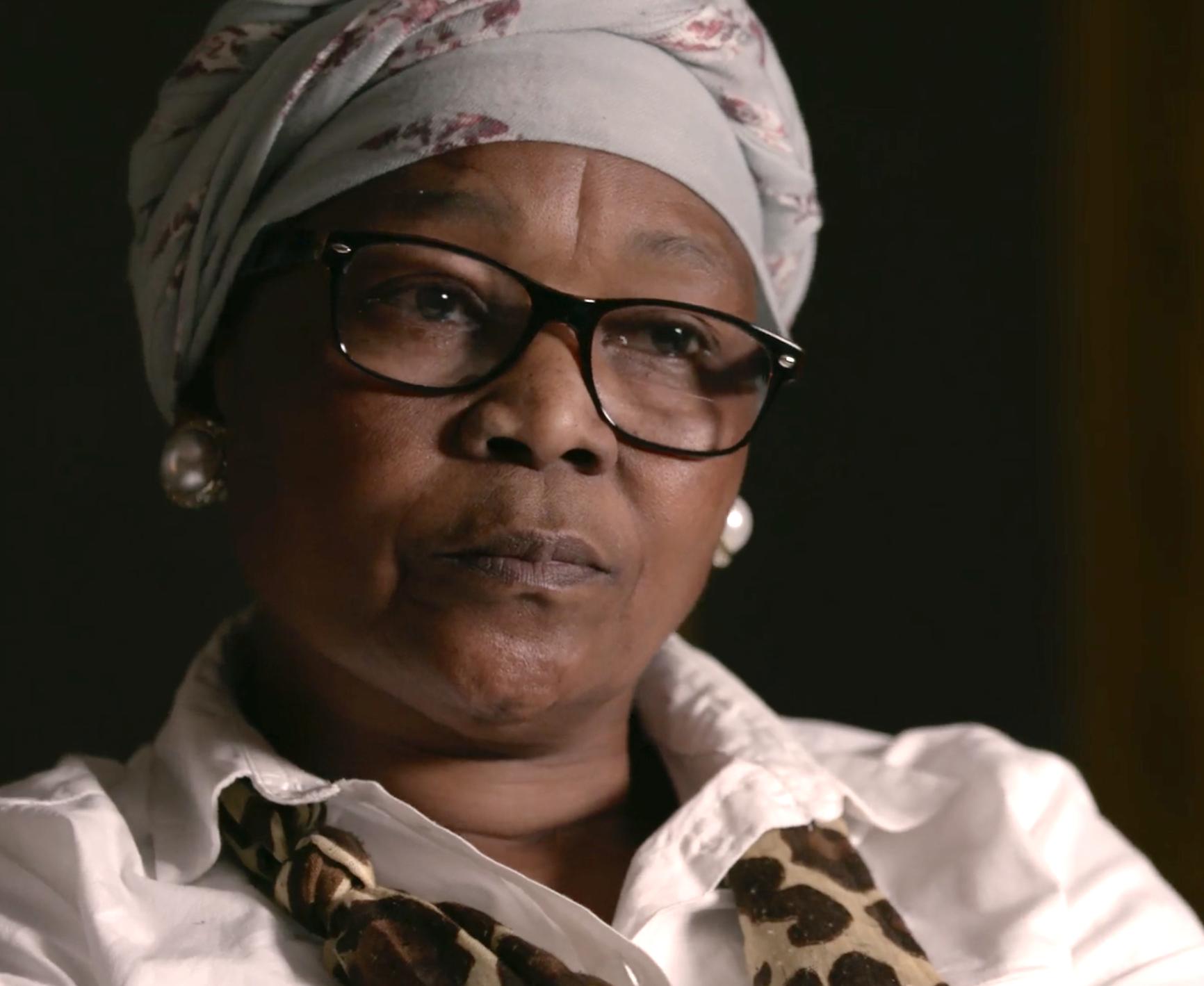 actor Elizabeth Linda large photo