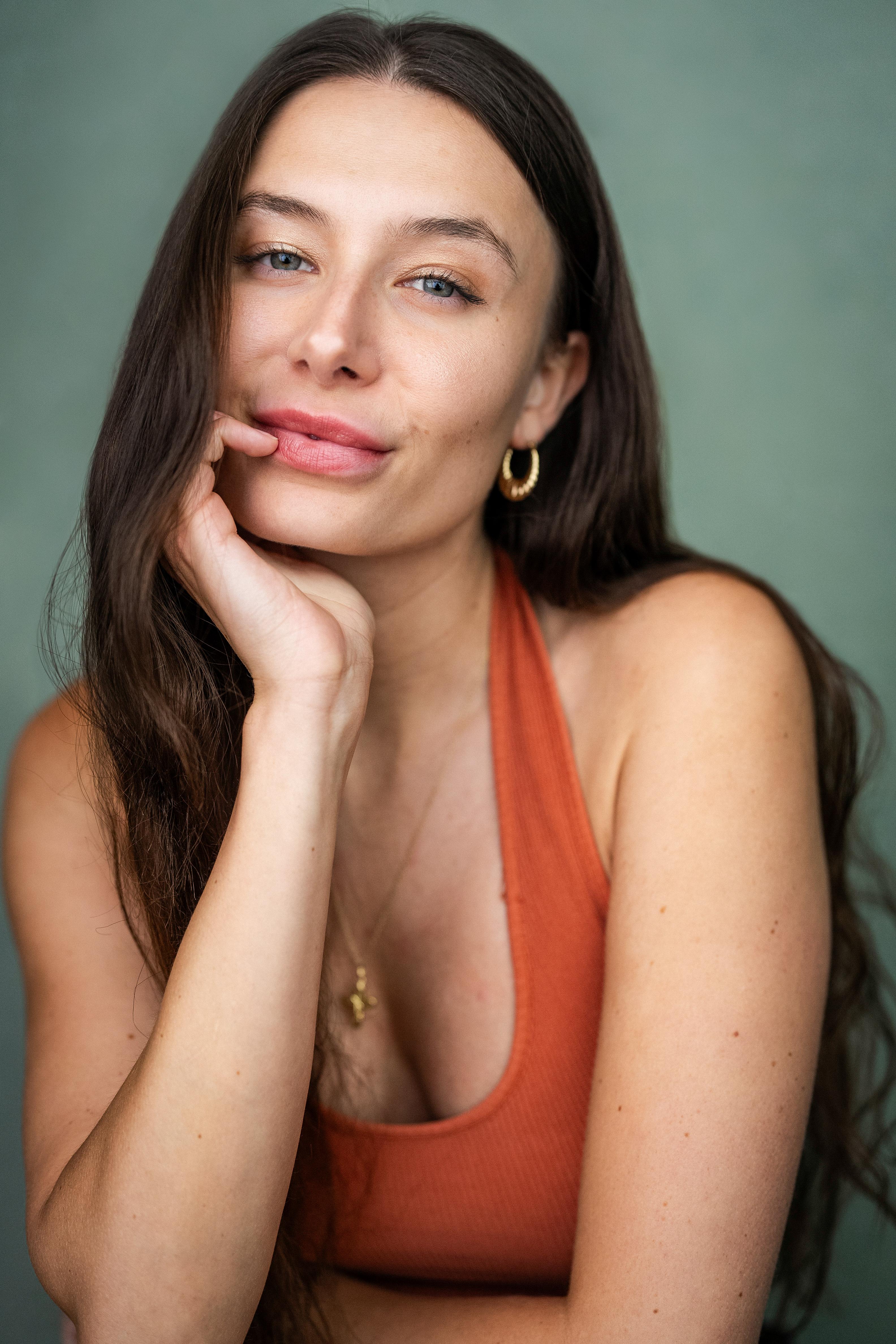 actor Kirsty Howe large photo