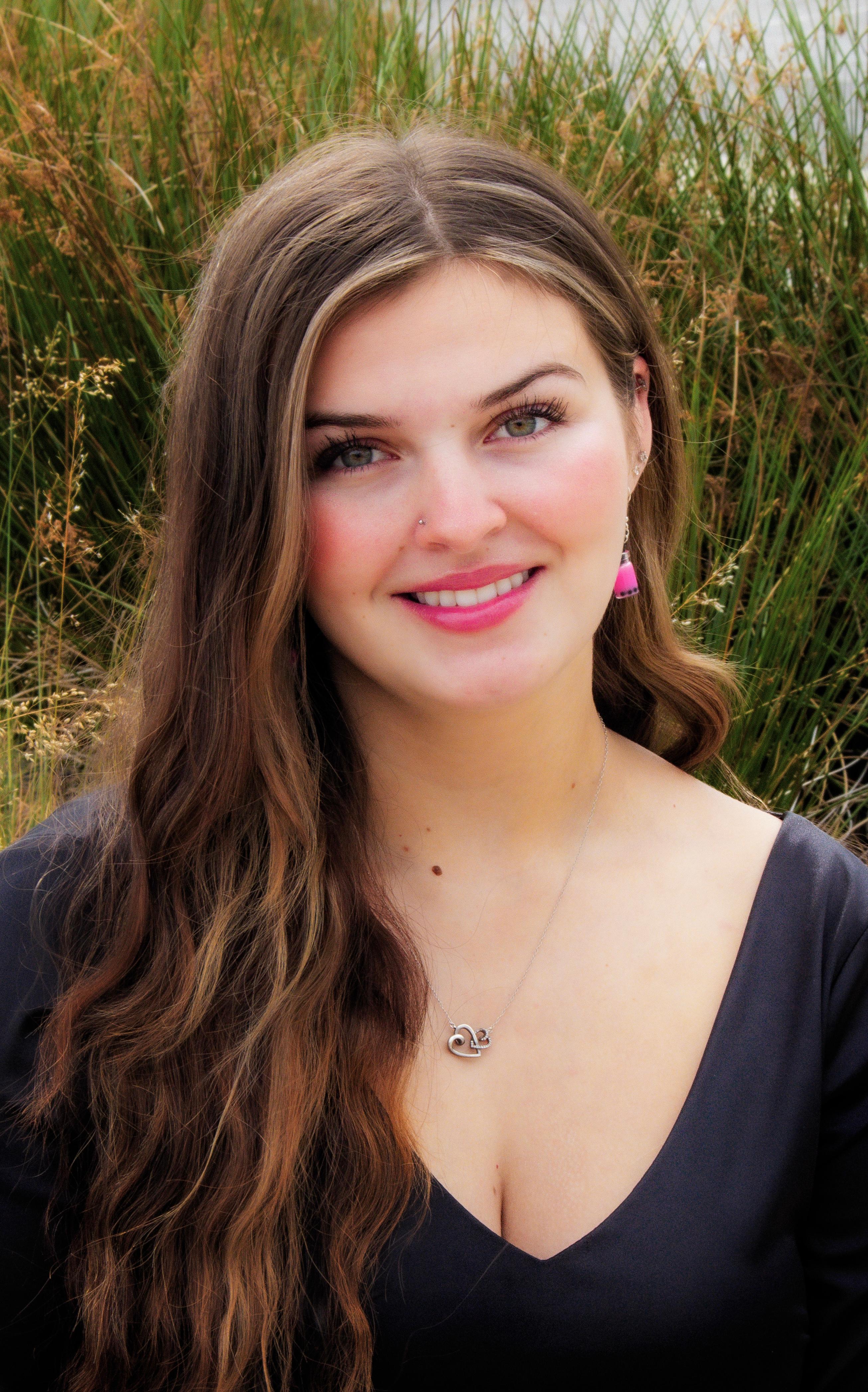 actor Sierra Ebert large photo