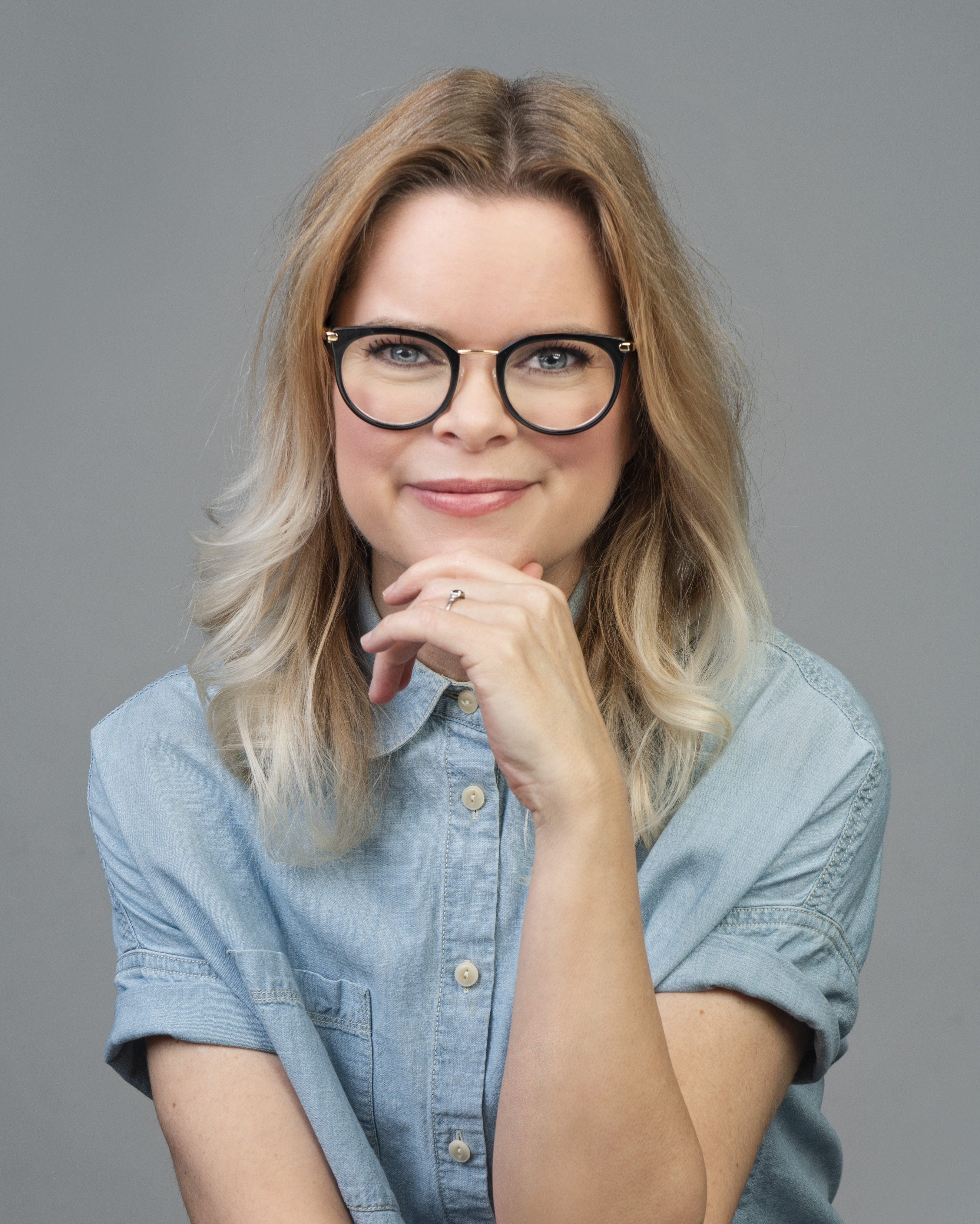 actor Kara Holden large photo