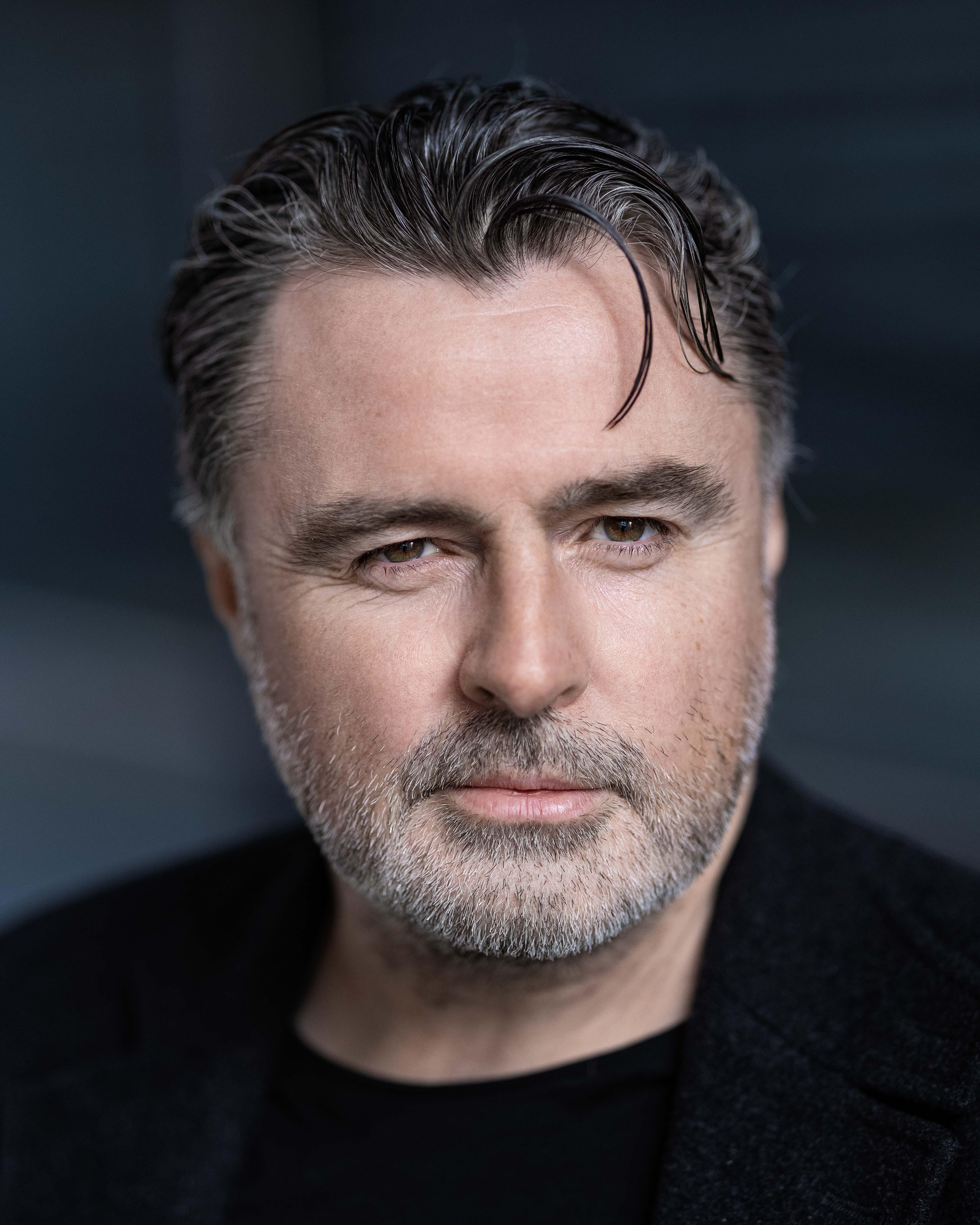 actor Johnny Elliott large photo