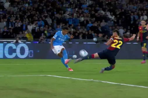 [Highlights] Anguissa passes to Neres, whose volley is blocked out for a corner